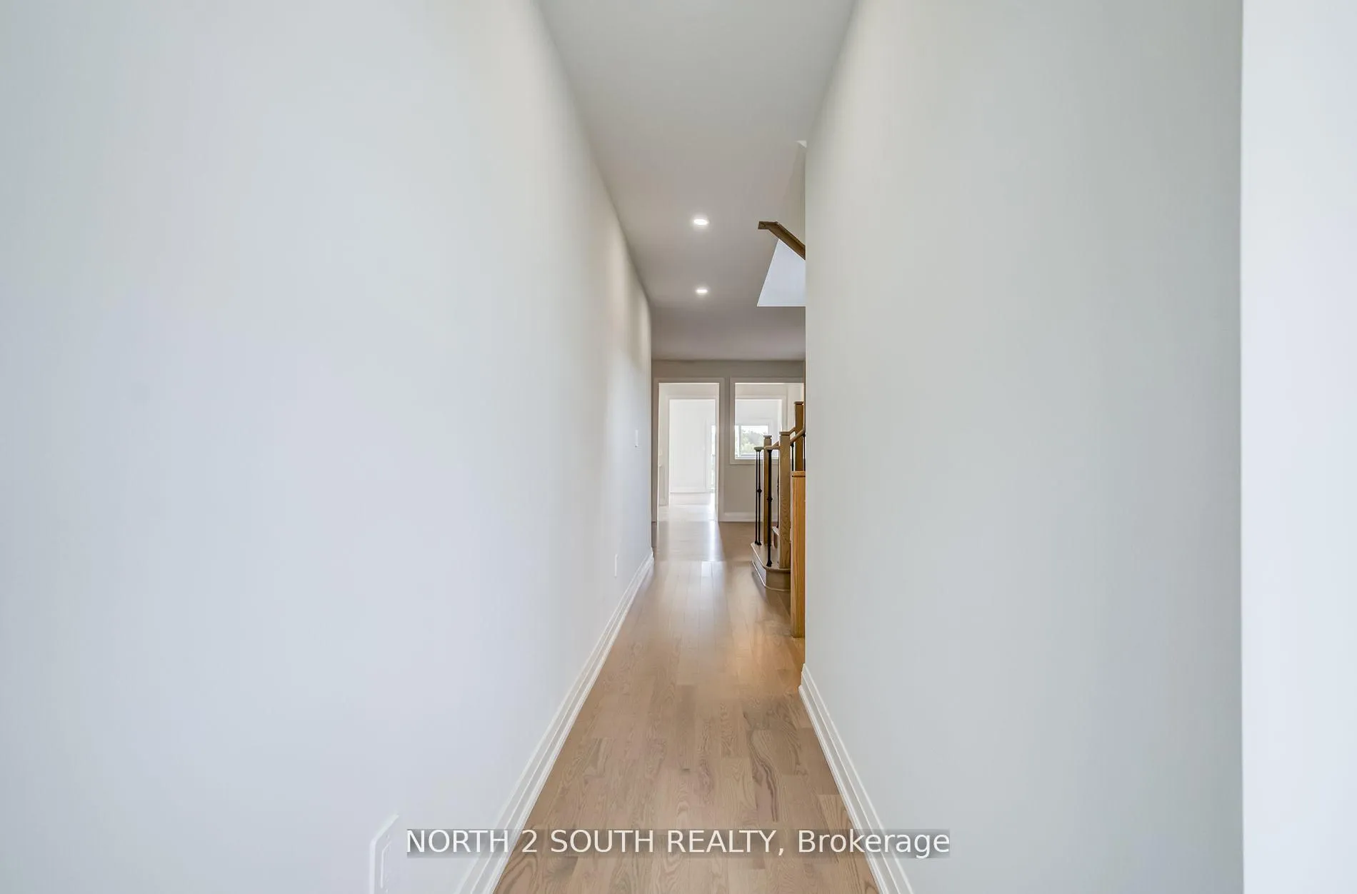 Photo 3 of 12 Virro Court, Vaughan, West Woodbridge — HOMEH