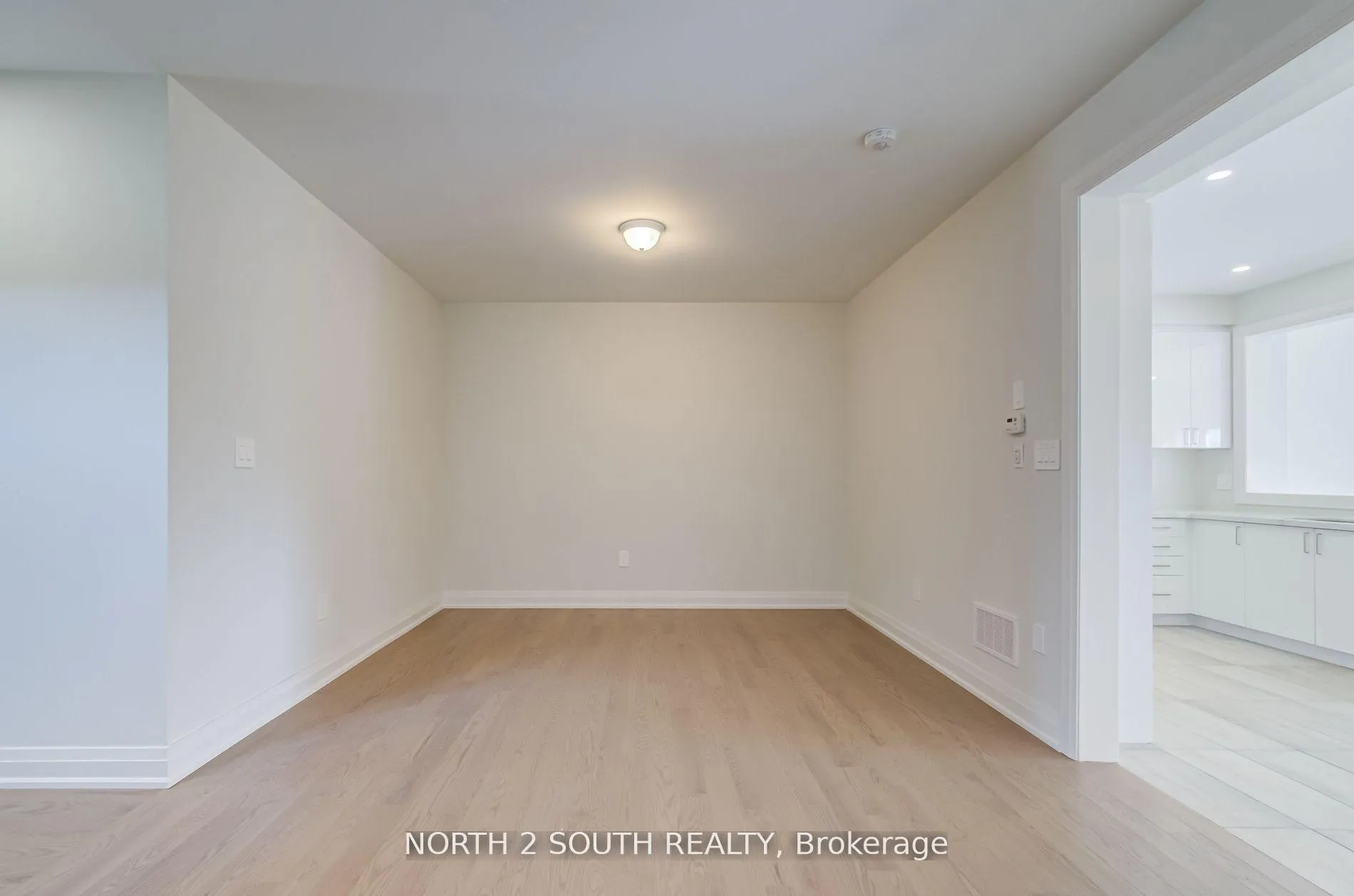 Photo 5 of 12 Virro Court, Vaughan, West Woodbridge — HOMEH