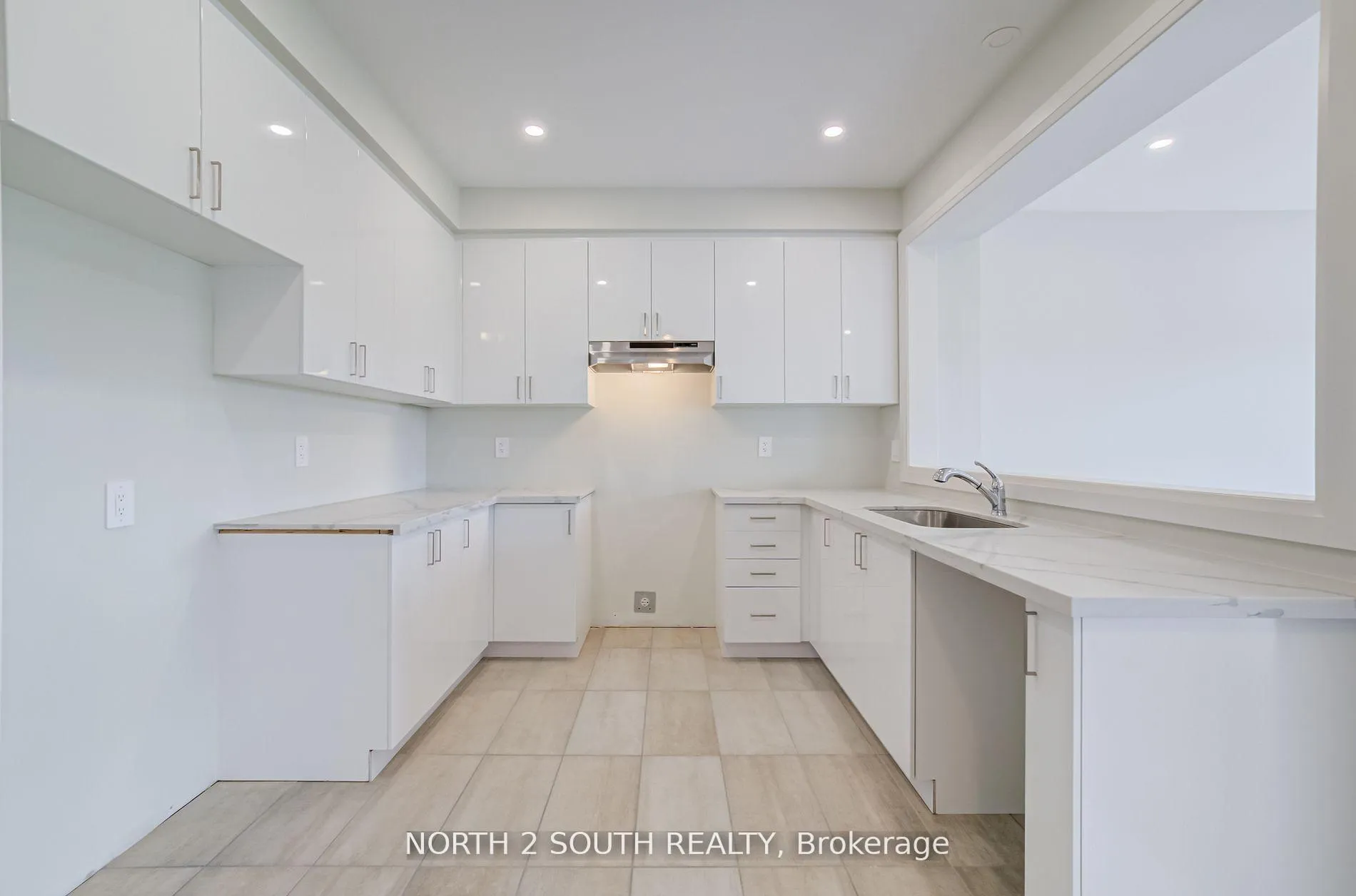 Photo 9 of 12 Virro Court, Vaughan, West Woodbridge — HOMEH
