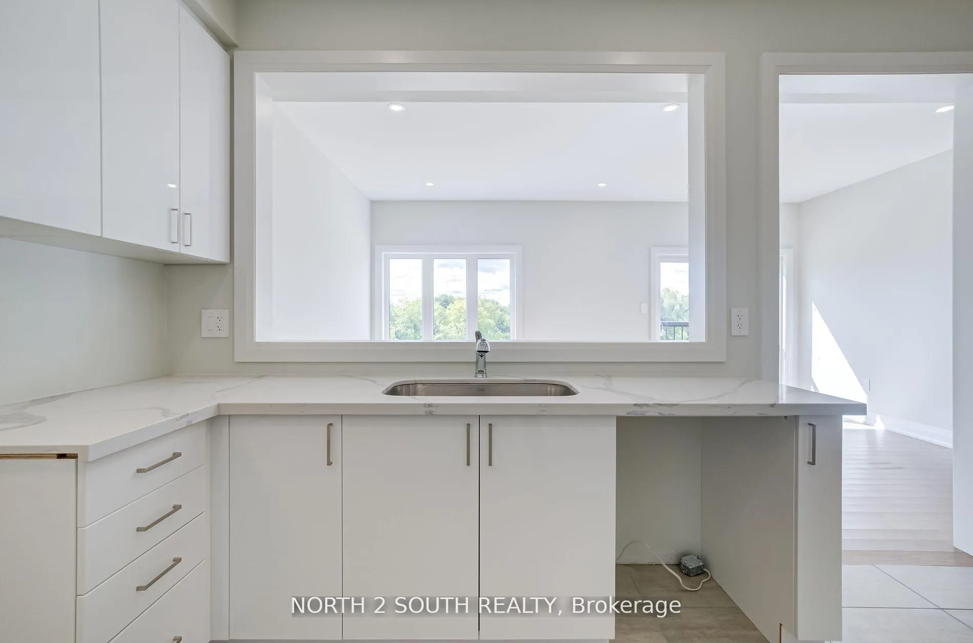 Photo 10 of 12 Virro Court, Vaughan, West Woodbridge — HOMEH