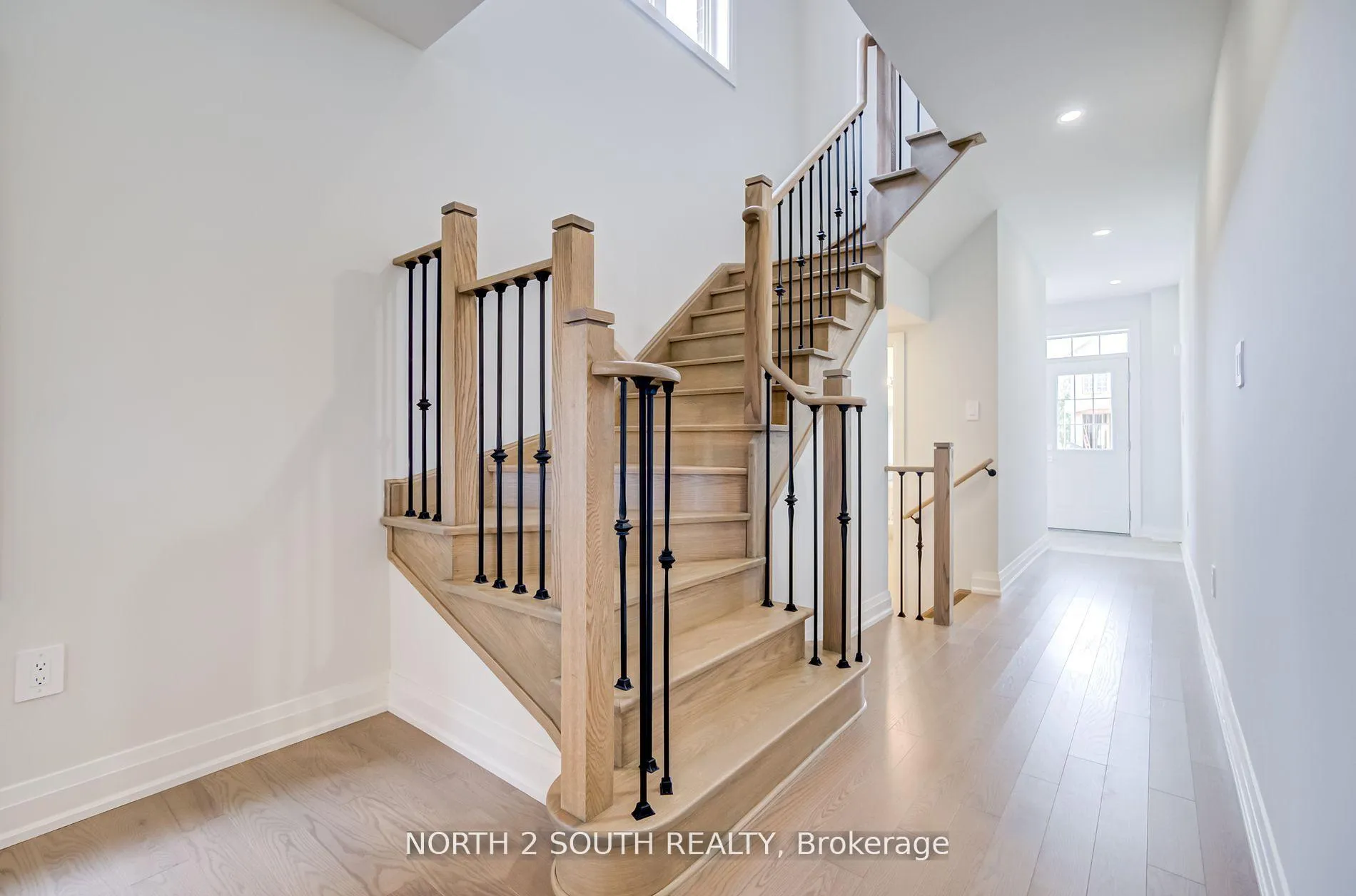 Photo 15 of 12 Virro Court, Vaughan, West Woodbridge — HOMEH