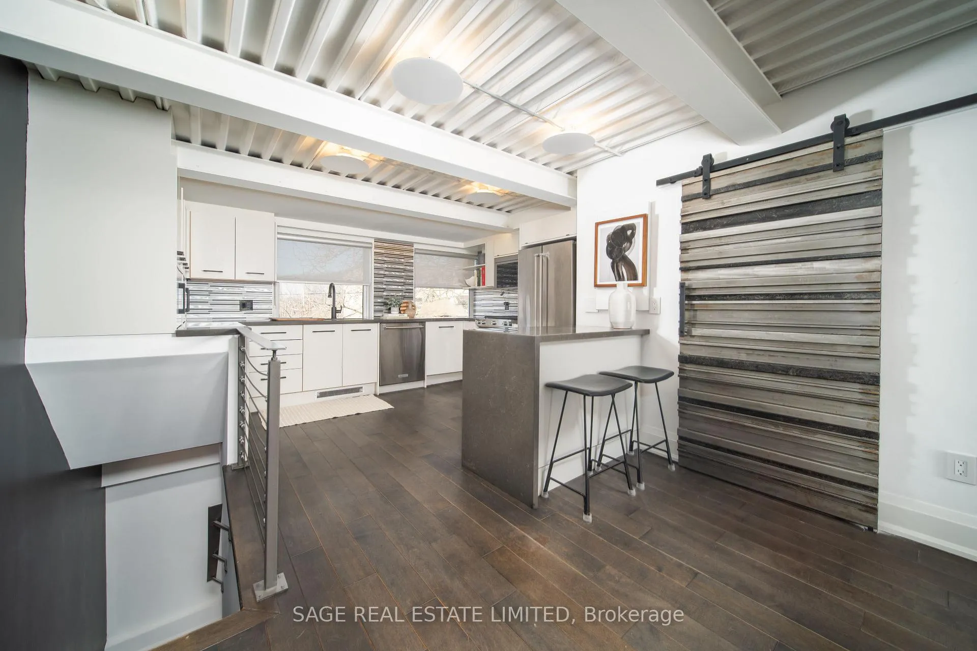 Photo 4 of Unit 7, 517 Kingston Road, Toronto, The Beaches — HOMEH