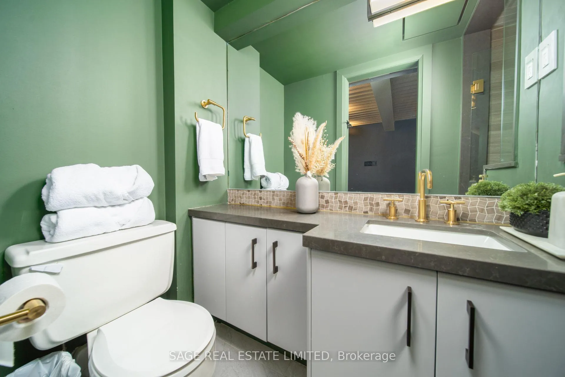 Photo 8 of Unit 7, 517 Kingston Road, Toronto, The Beaches — HOMEH