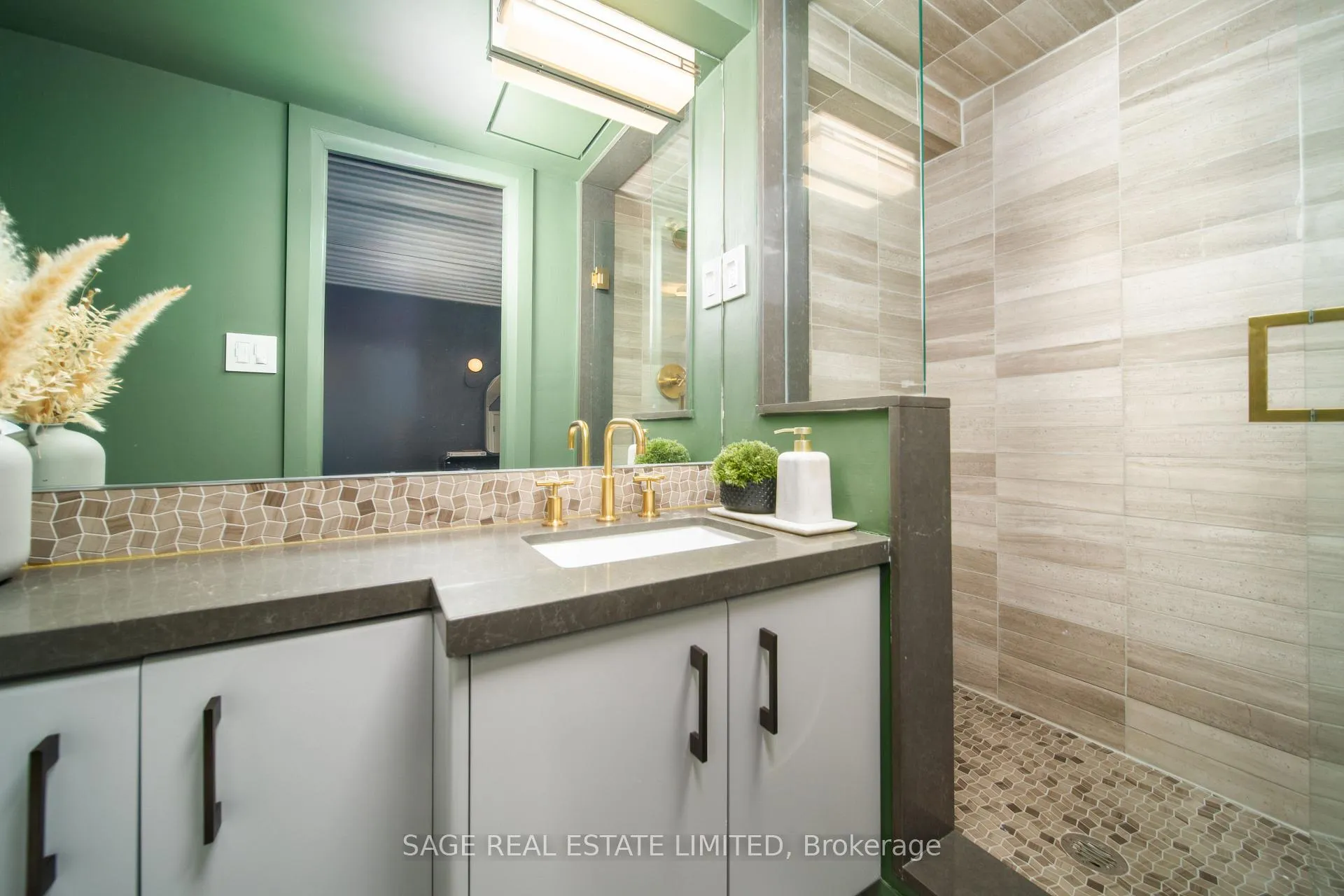 Photo 9 of Unit 7, 517 Kingston Road, Toronto, The Beaches — HOMEH