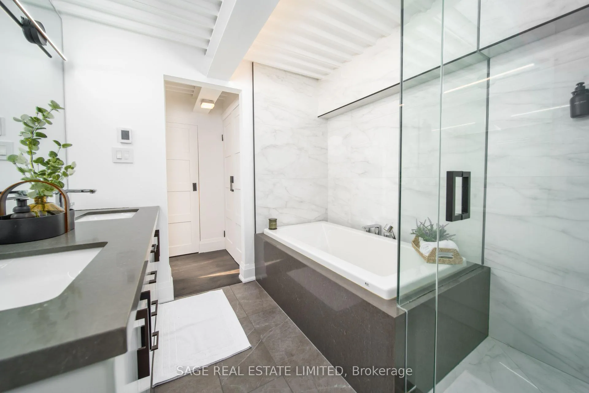 Photo 19 of Unit 7, 517 Kingston Road, Toronto, The Beaches — HOMEH
