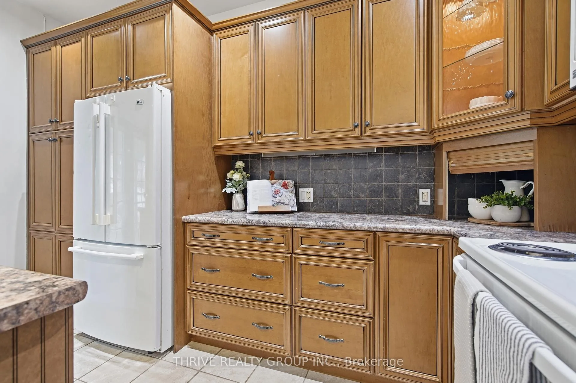 Photo 11 of 152 Ross Street, St. Thomas — HOMEH