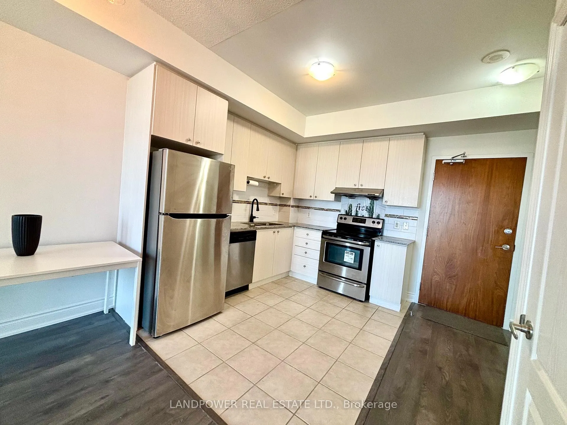 Photo 5 of Unit 903, 8323 Kennedy Road, Markham, Village Green-South Unionville — HOMEH