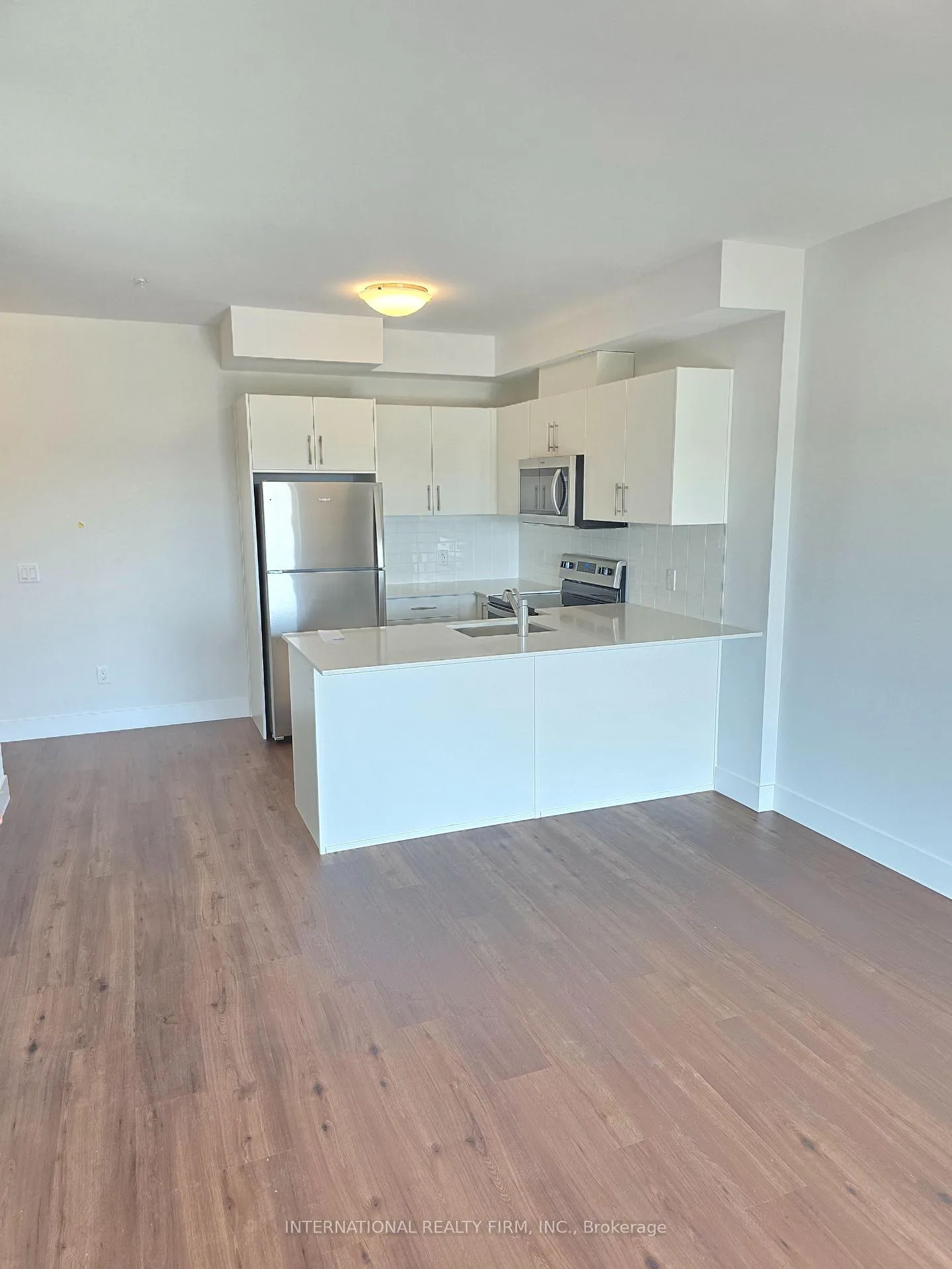 Photo 3 of Unit 602, 1000 Lackner Place, Kitchener — HOMEH
