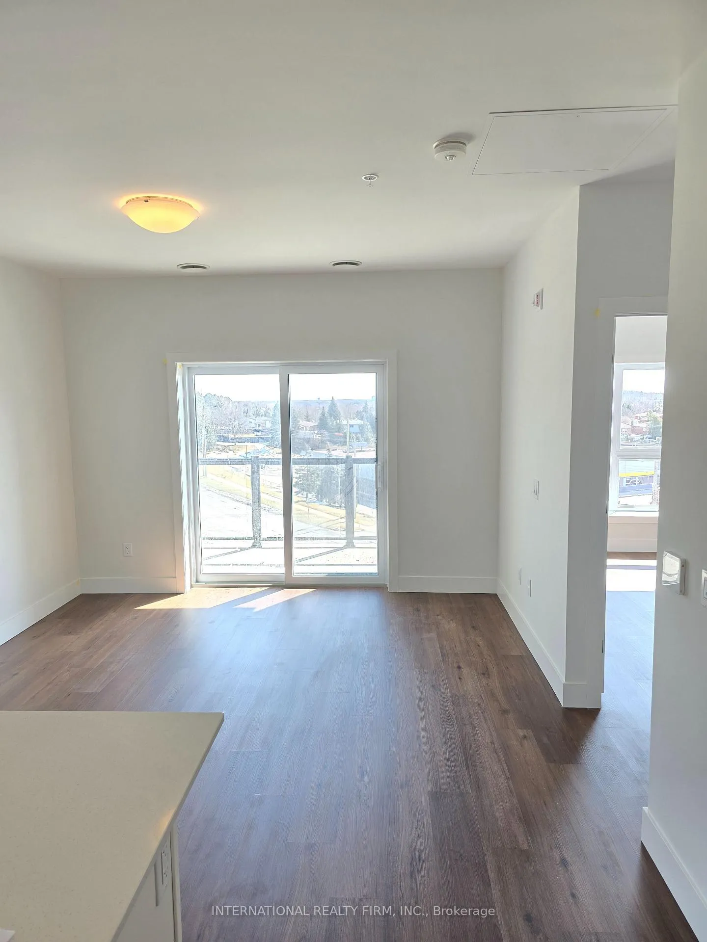 Photo 5 of Unit 602, 1000 Lackner Place, Kitchener — HOMEH