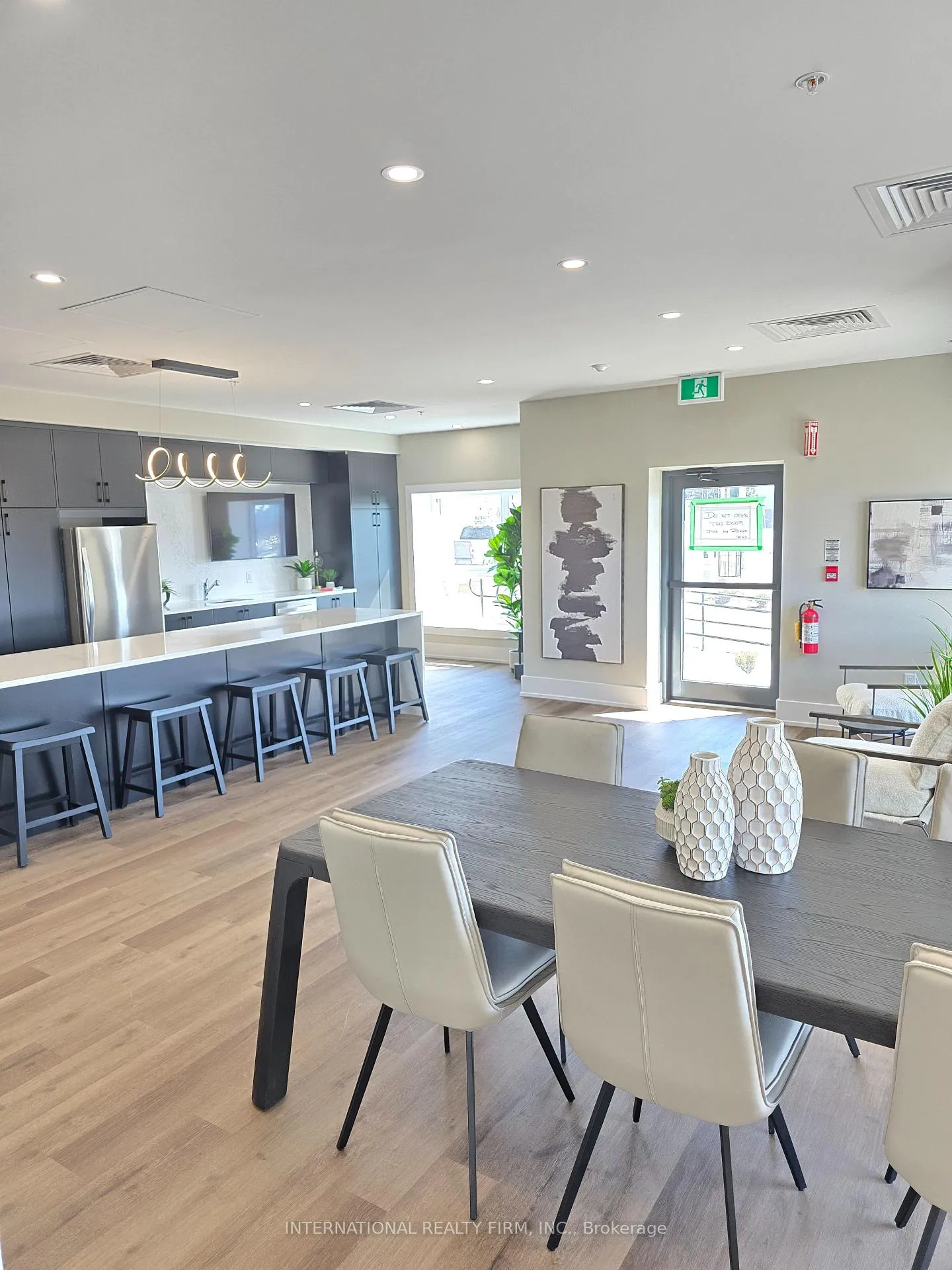 Photo 8 of Unit 602, 1000 Lackner Place, Kitchener — HOMEH