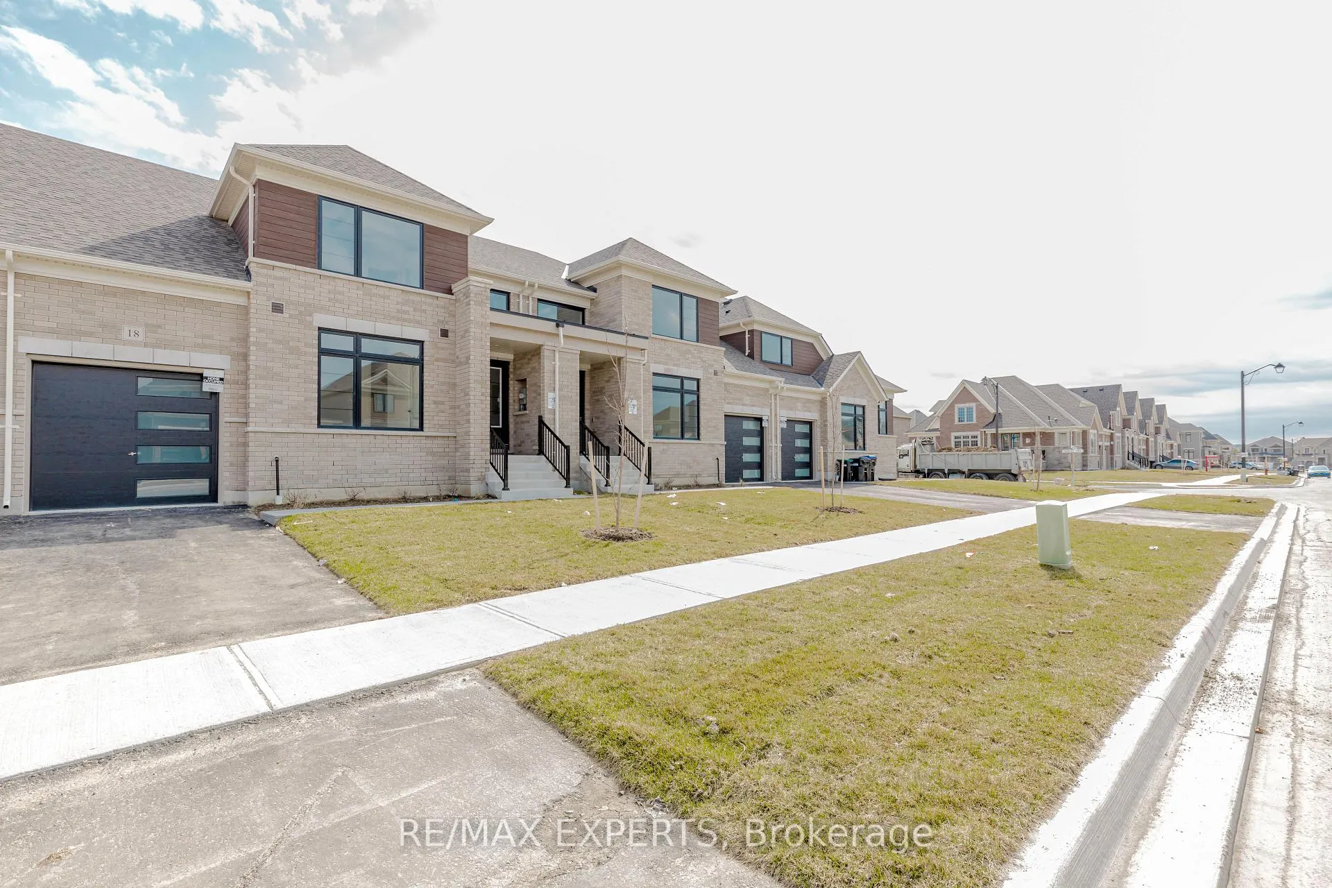 Photo 3 of 18 Mayapple Street, Adjala-Tosorontio, Colgan — HOMEH