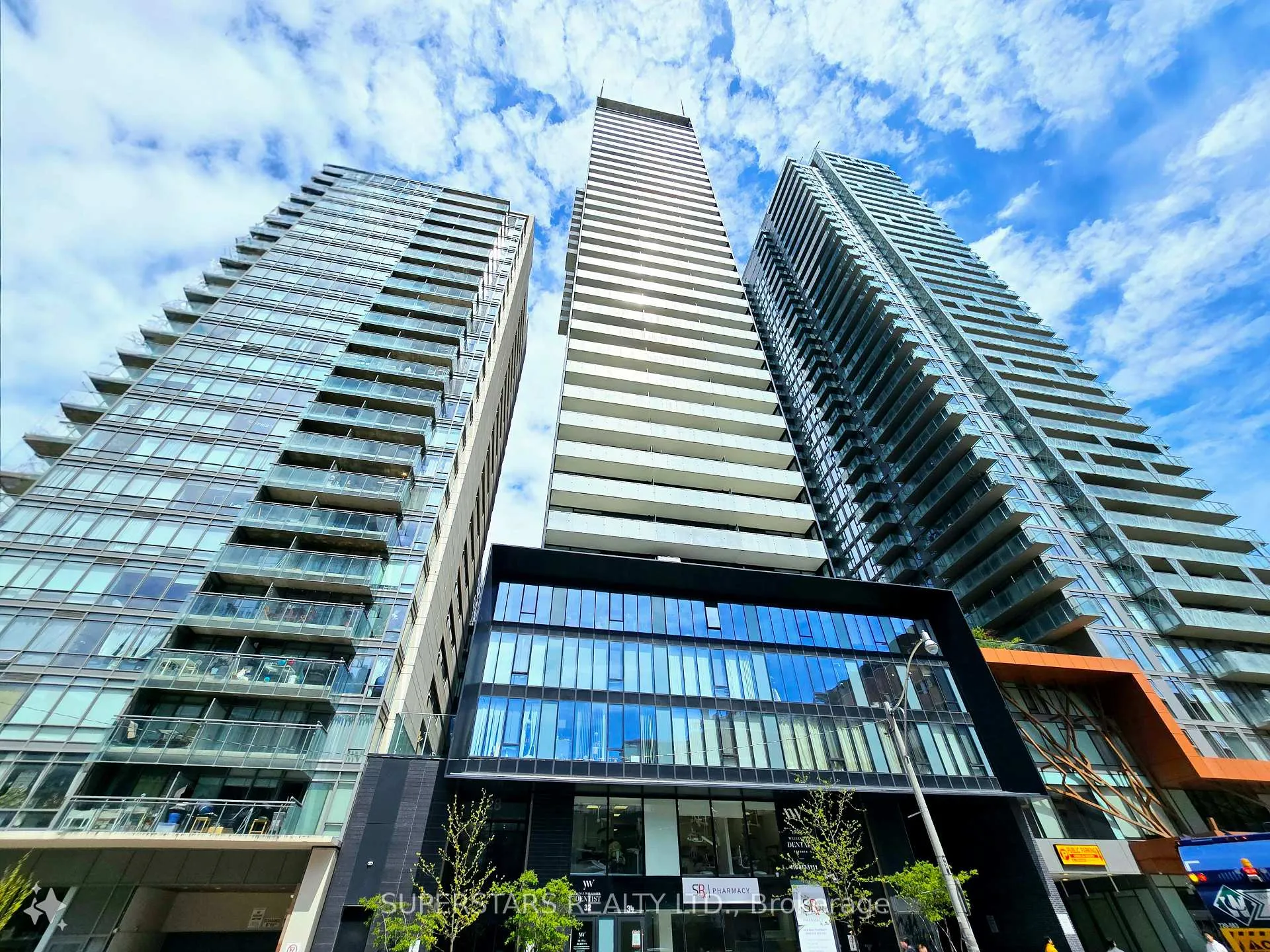 Front of Unit 2908, 28 Wellesley Street E
