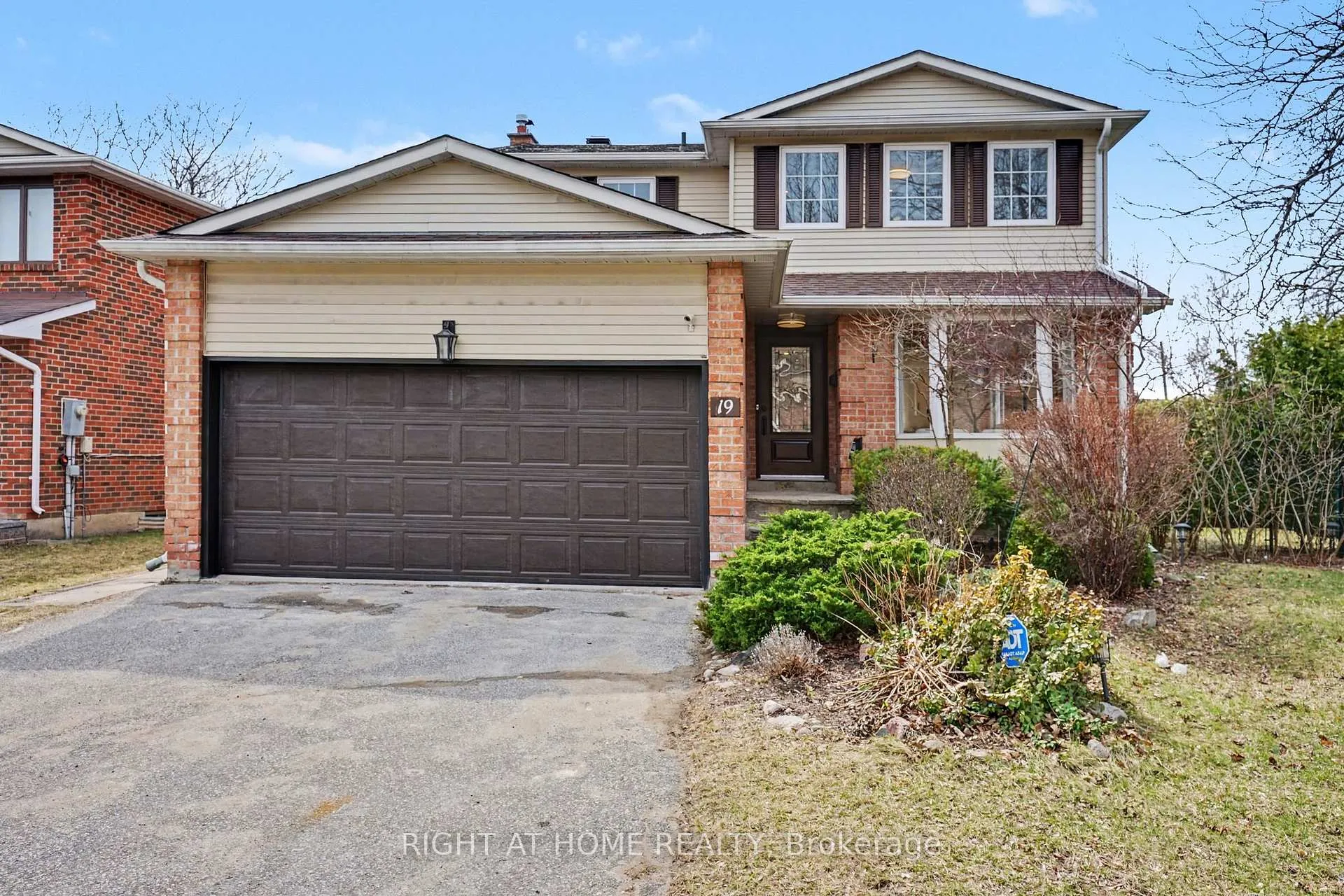 Photo 1 of 19 Lang Road, Markham, Thornlea — HOMEH