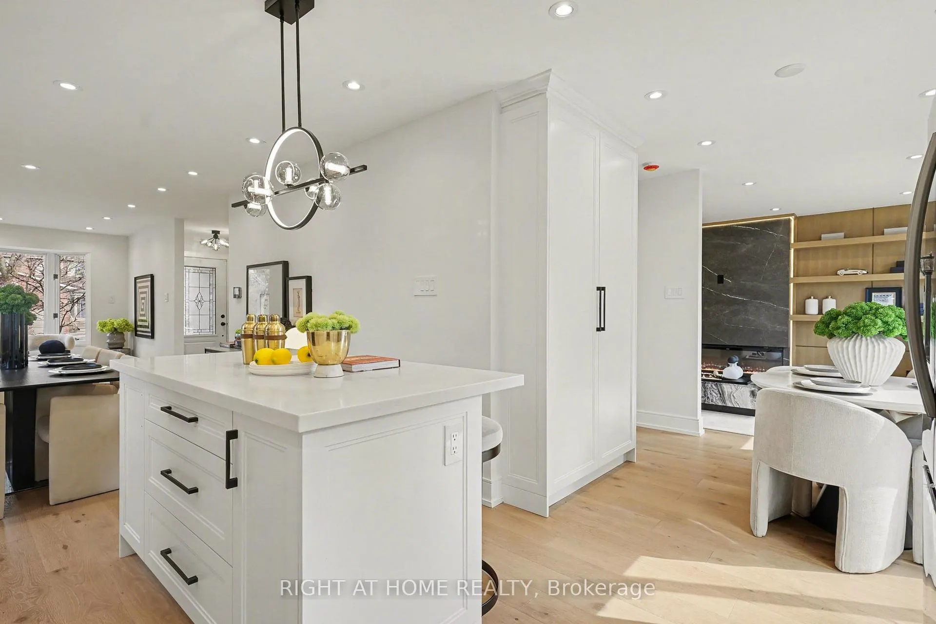 Photo 9 of 19 Lang Road, Markham, Thornlea — HOMEH