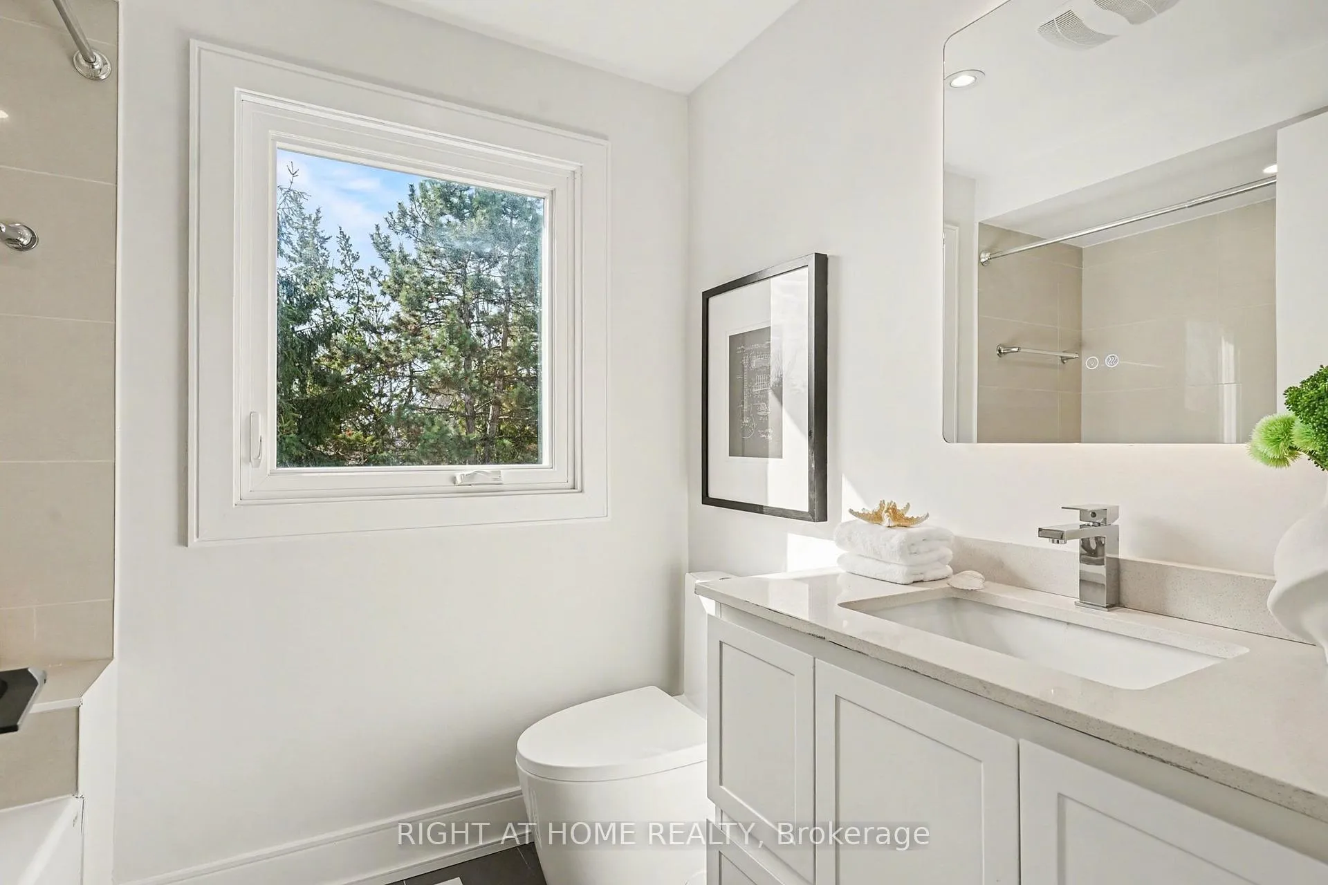 Photo 16 of 19 Lang Road, Markham, Thornlea — HOMEH