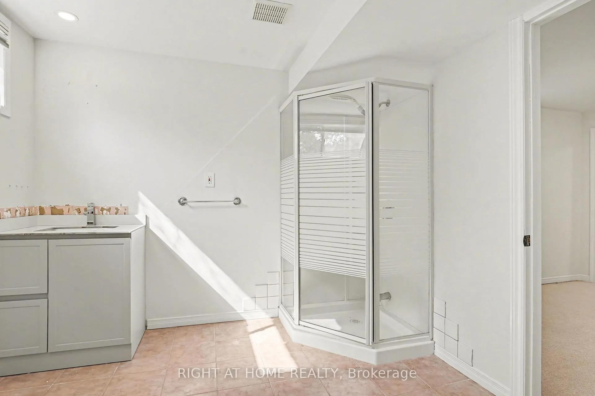 Photo 33 of 19 Lang Road, Markham, Thornlea — HOMEH
