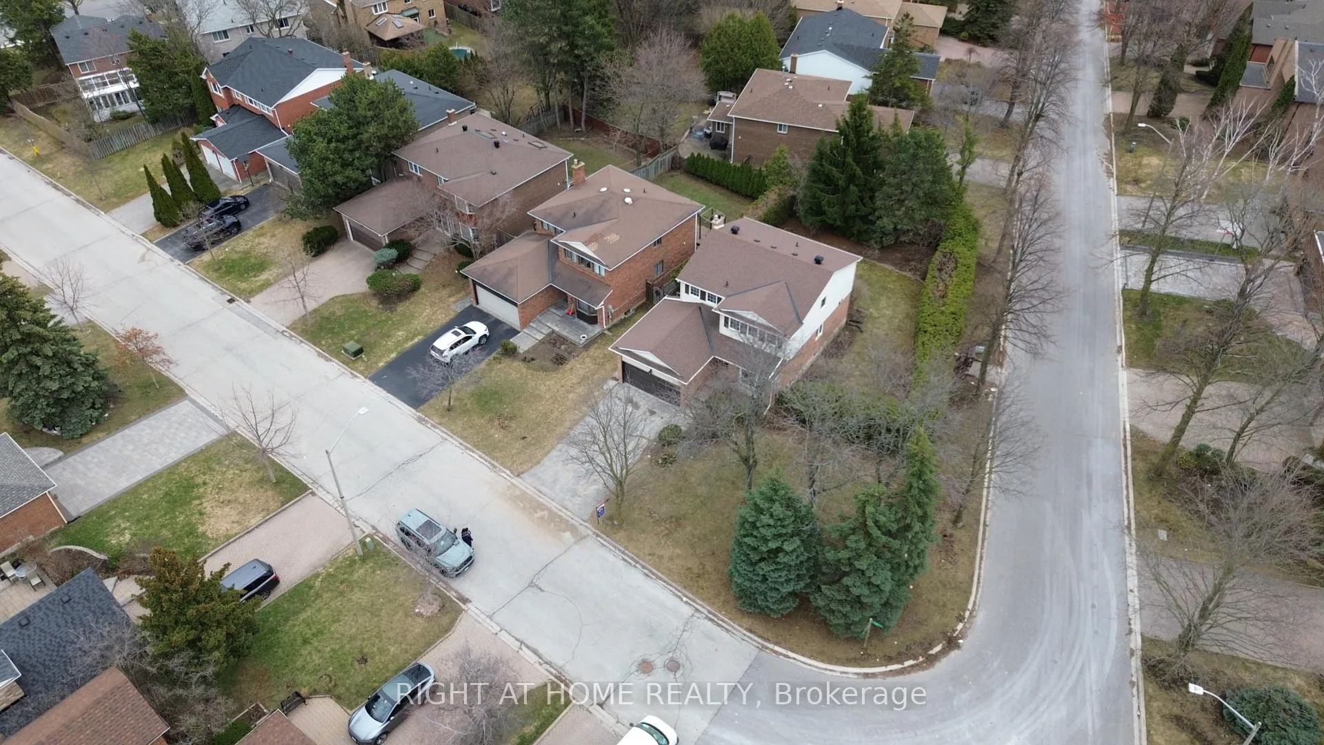 Photo 36 of 19 Lang Road, Markham, Thornlea — HOMEH
