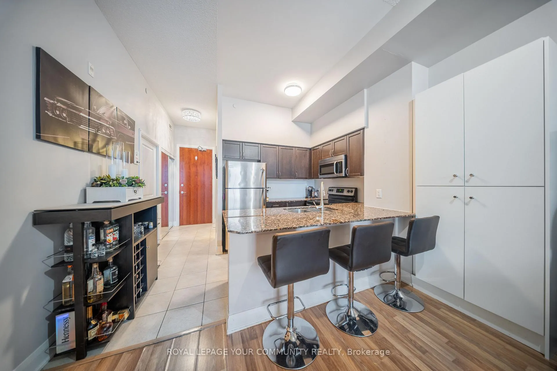 Photo 11 of Unit 201, 4700 Highway 7 Road, Vaughan, West Woodbridge — HOMEH