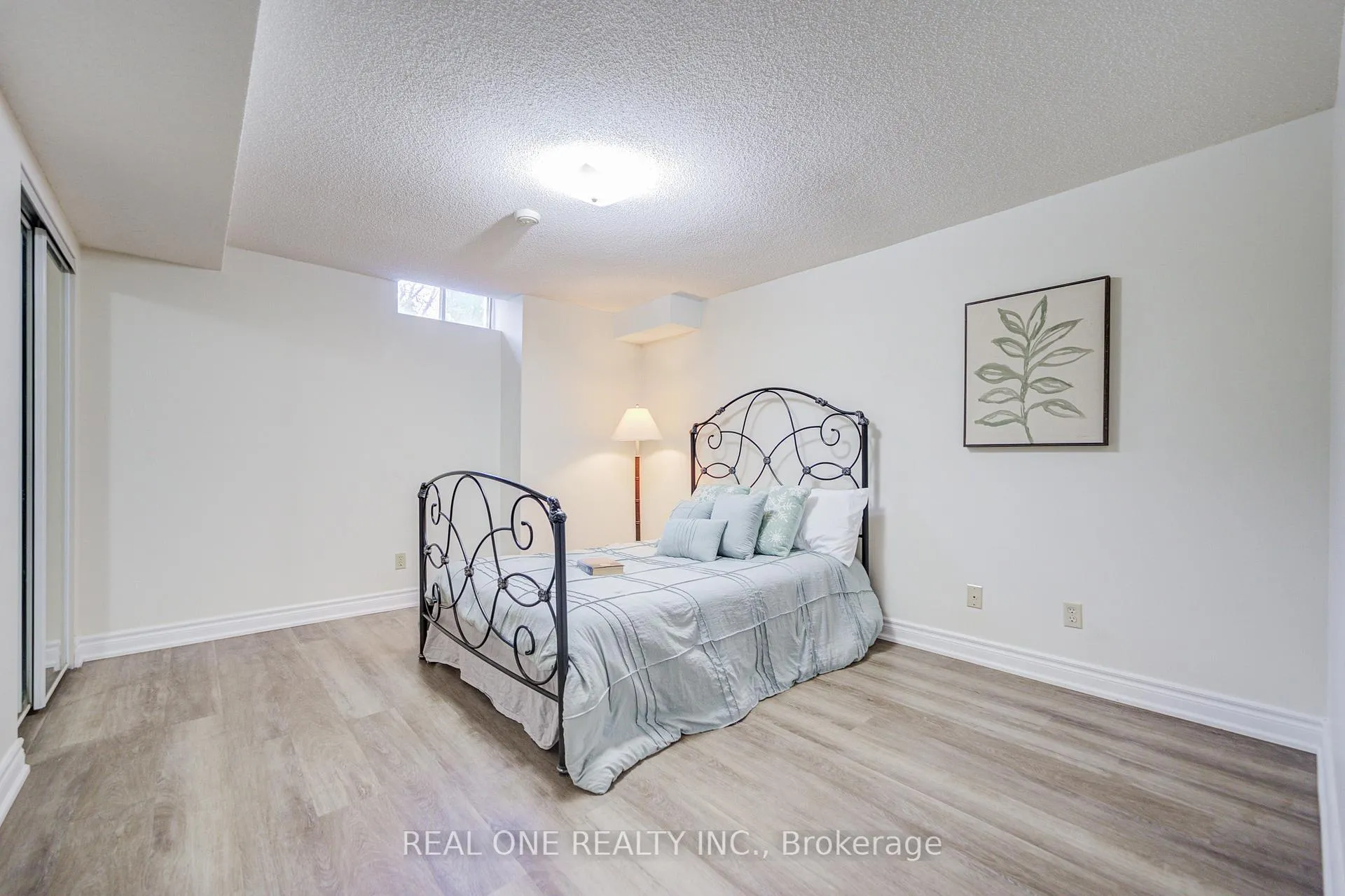Photo 39 of 31 Coulter's Mill Gate, Vaughan, Brownridge — HOMEH