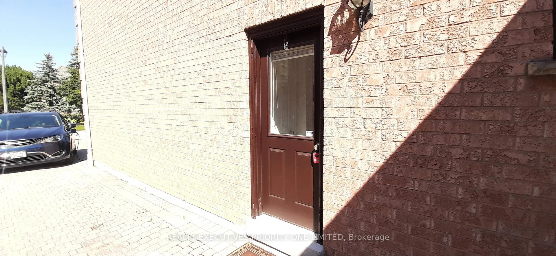 Photo 2 of 32 Bayside Court, Vaughan, East Woodbridge — HOMEH