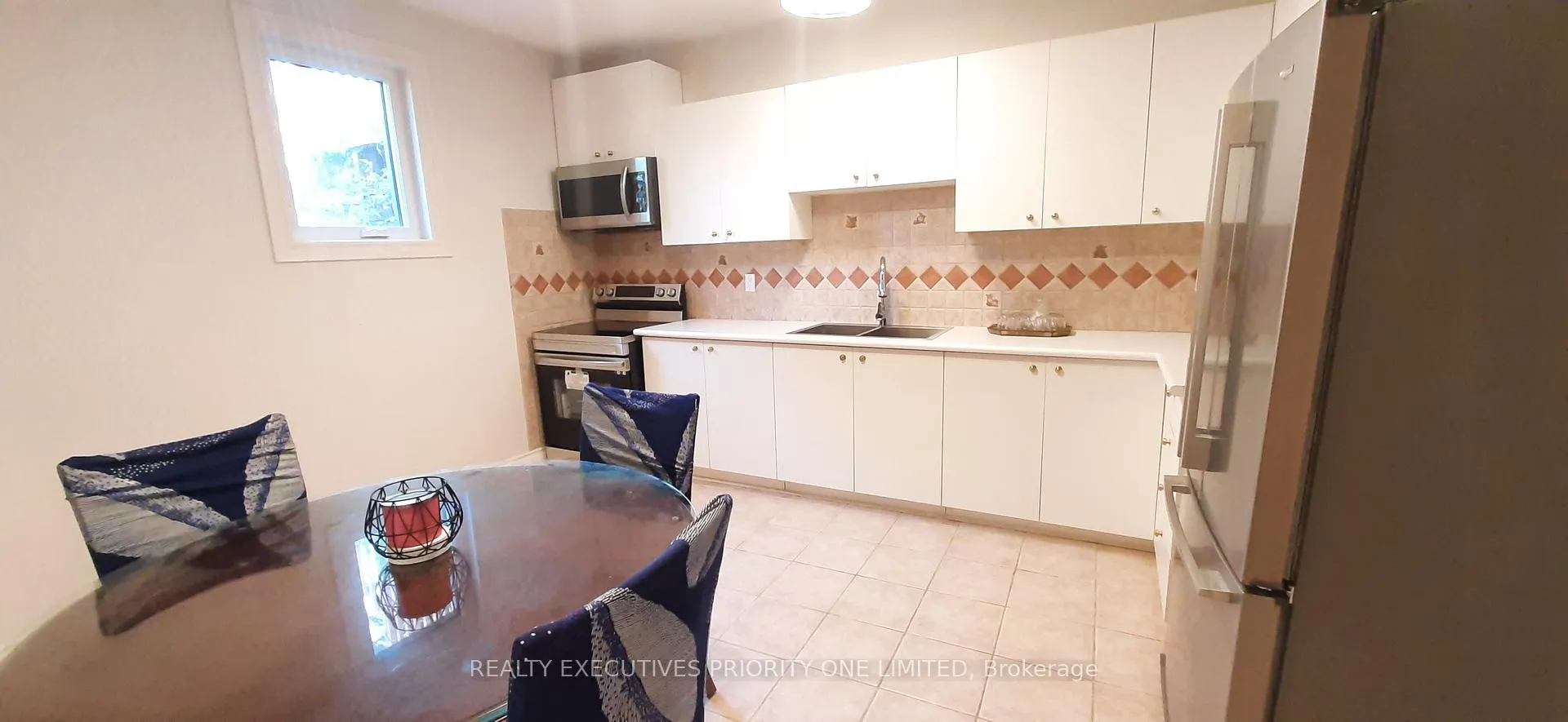Photo 5 of 32 Bayside Court, Vaughan, East Woodbridge — HOMEH