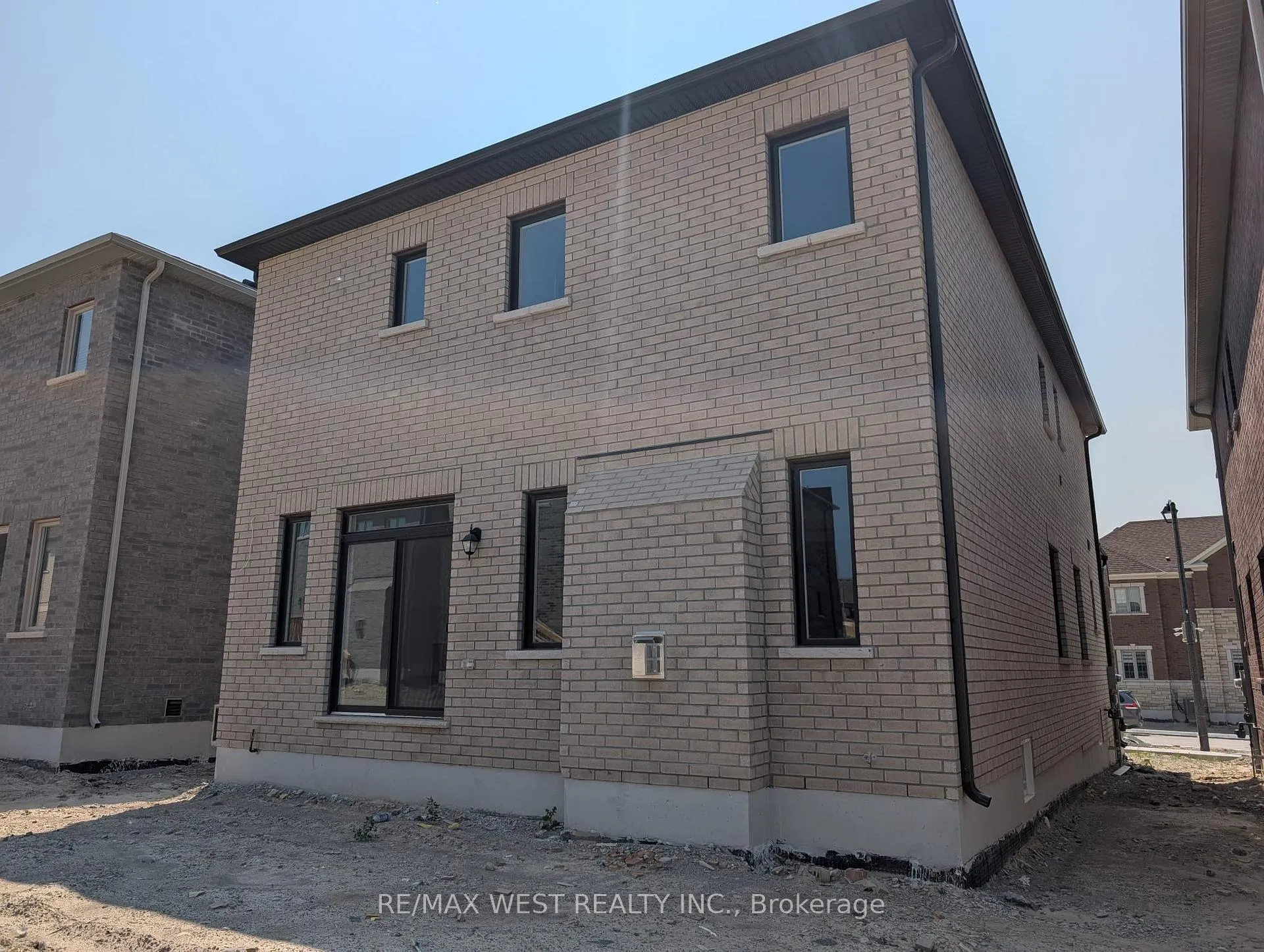 Photo 4 of 2234 Crystal Drive, Oshawa, Kedron — HOMEH