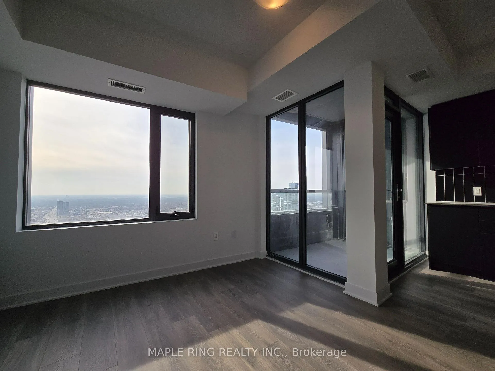 Photo 2 of Unit 4904, 2920 Highway 7 Road, Vaughan, Concord — HOMEH
