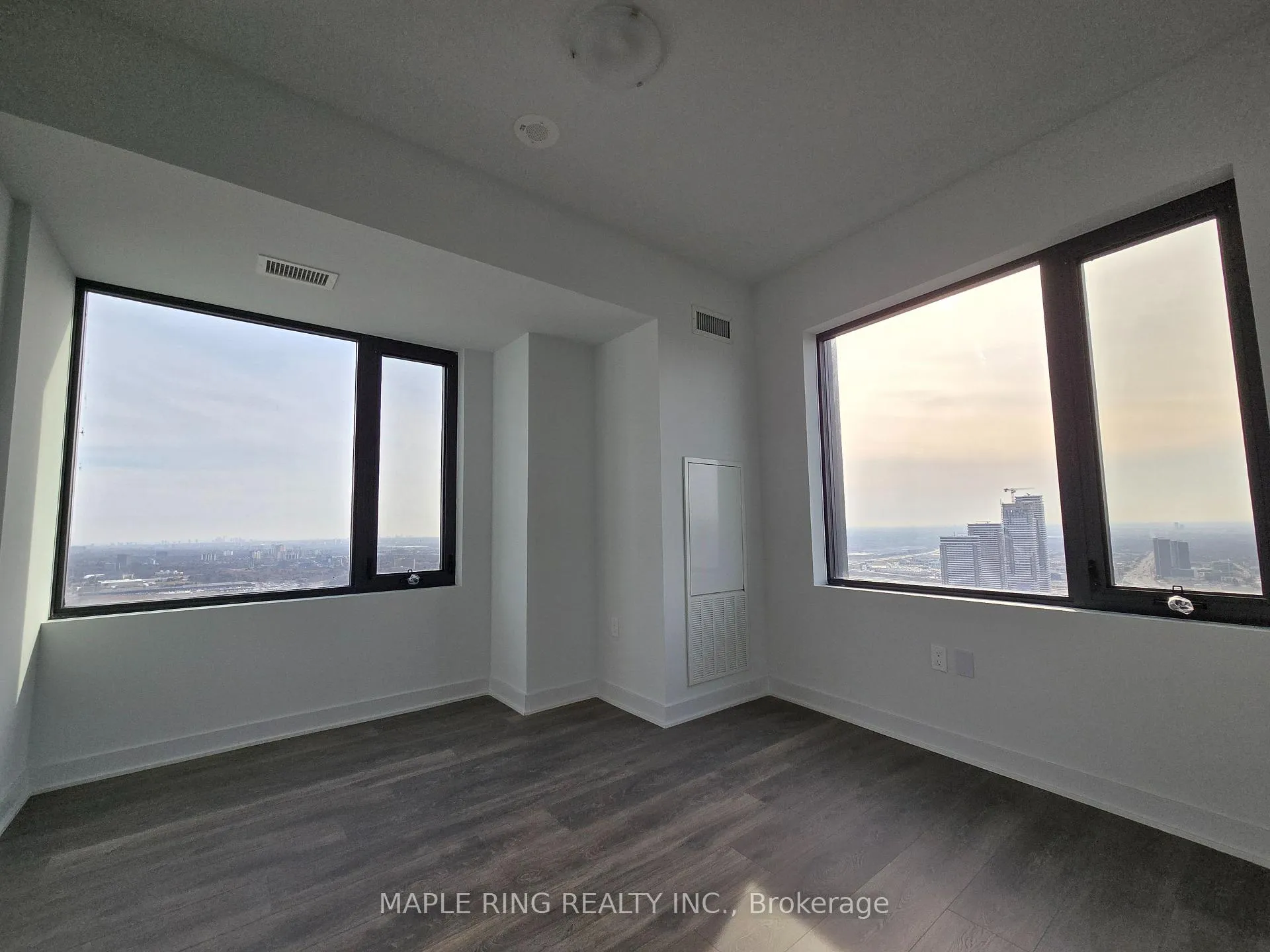 Photo 3 of Unit 4904, 2920 Highway 7 Road, Vaughan, Concord — HOMEH