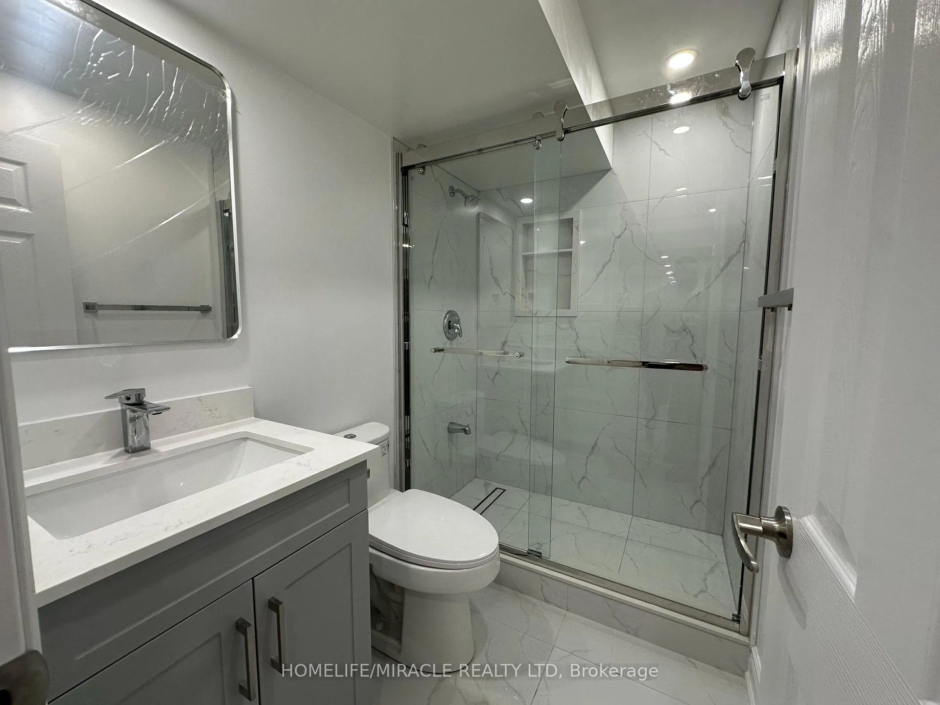 Photo 15 of Unit bsmt, 30 Clipper Lane, Clarington, Bowmanville — HOMEH