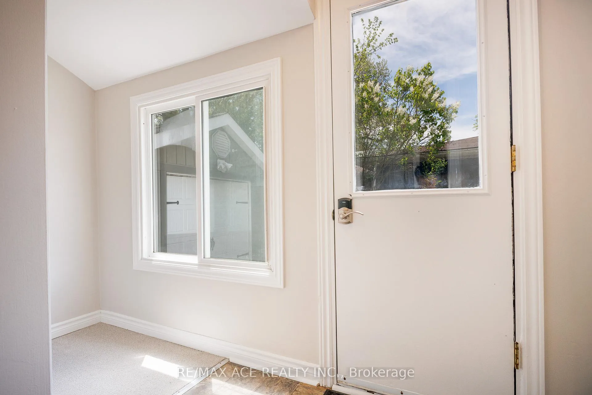 Photo 5 of 327 Dyson Road, Pickering, Rosebank — HOMEH