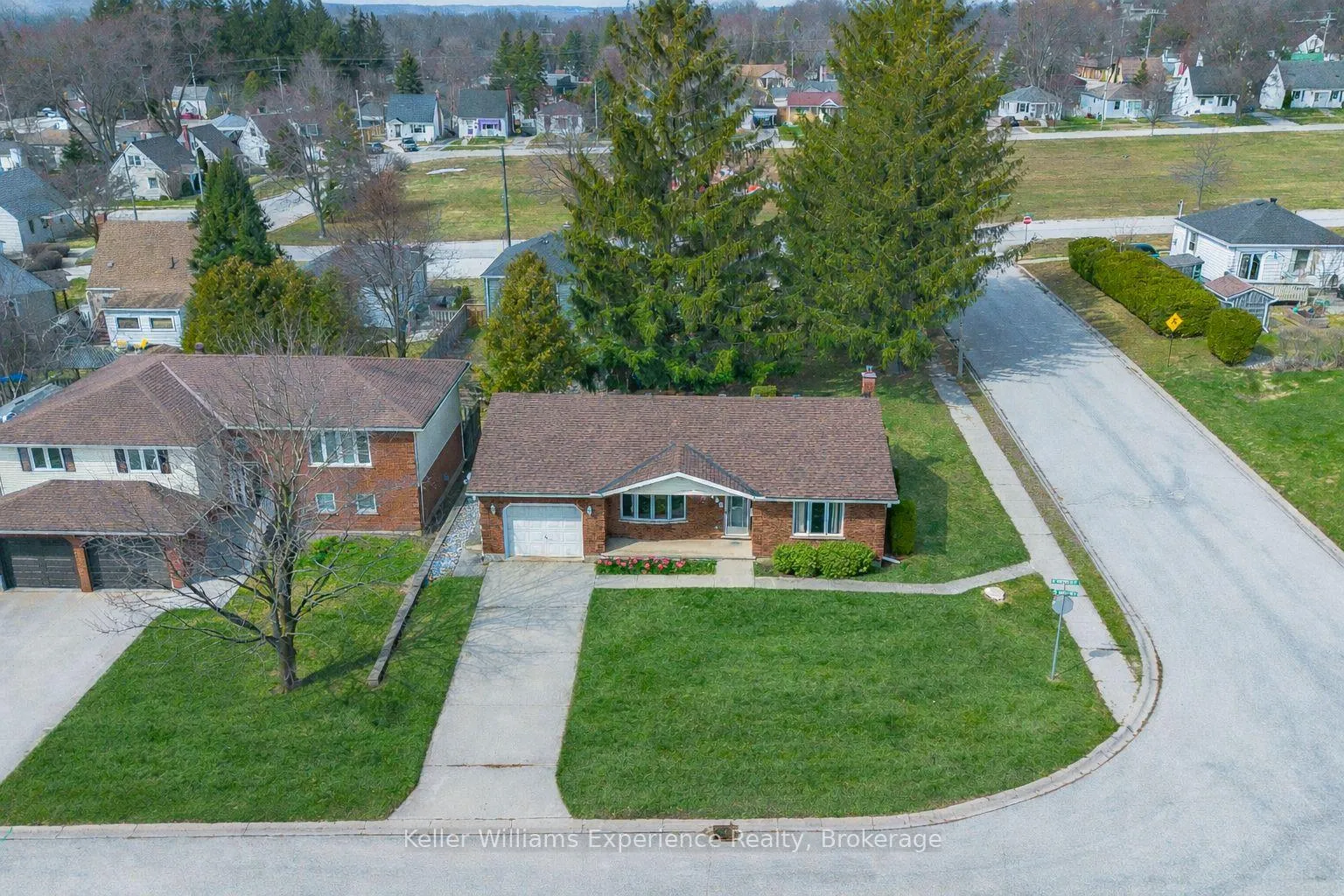 Photo 3 of 498 8th Avenue E, Owen Sound — HOMEH