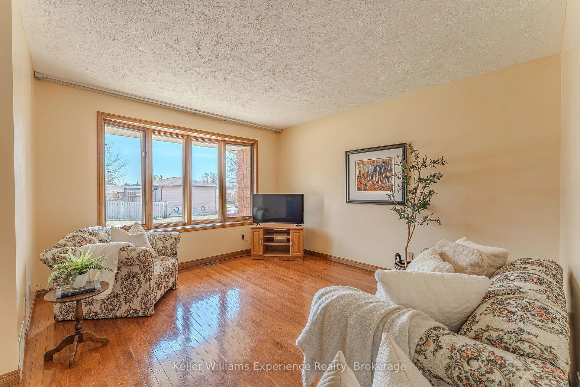 Photo 6 of 498 8th Avenue E, Owen Sound — HOMEH