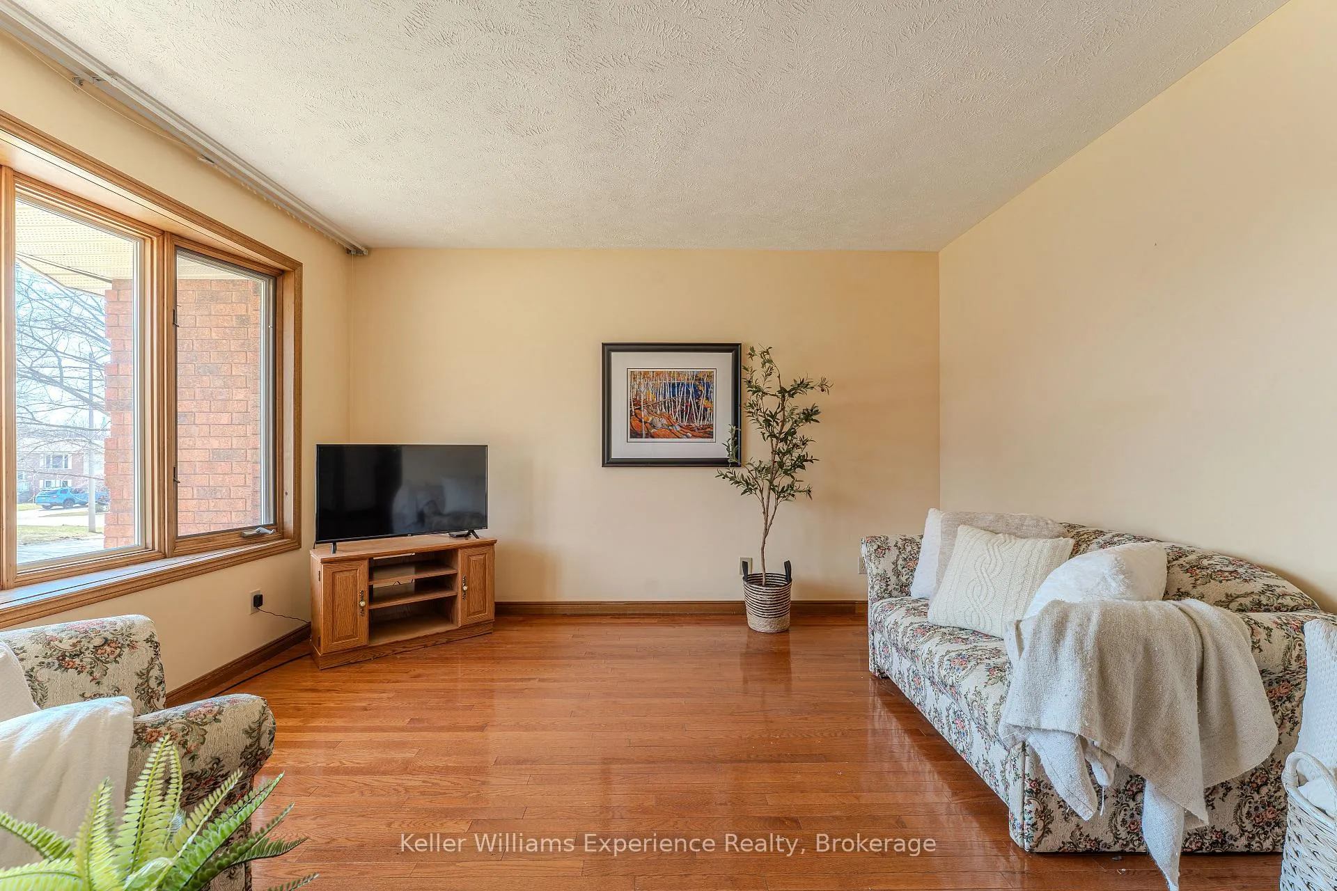 Photo 7 of 498 8th Avenue E, Owen Sound — HOMEH