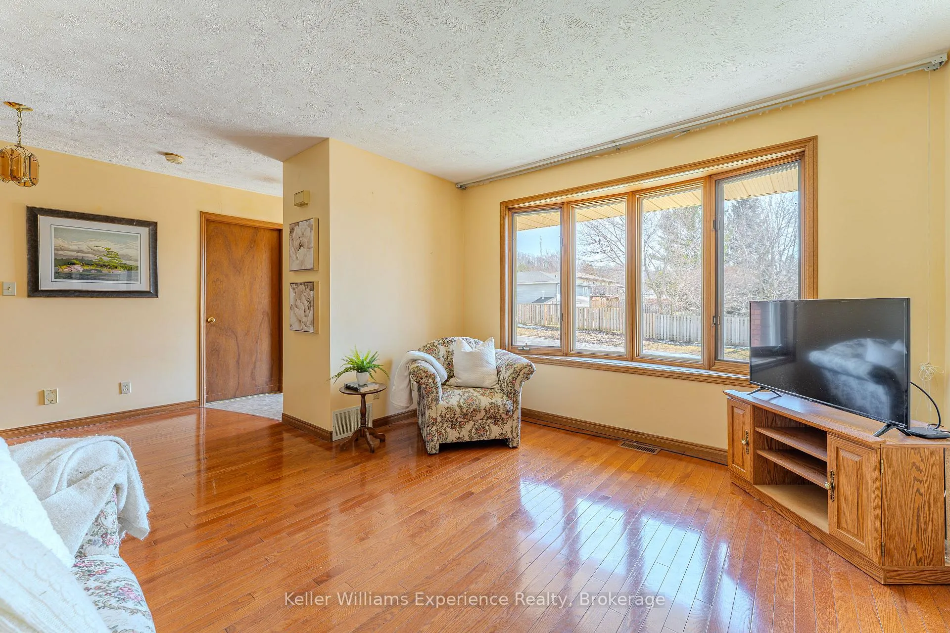 Photo 8 of 498 8th Avenue E, Owen Sound — HOMEH