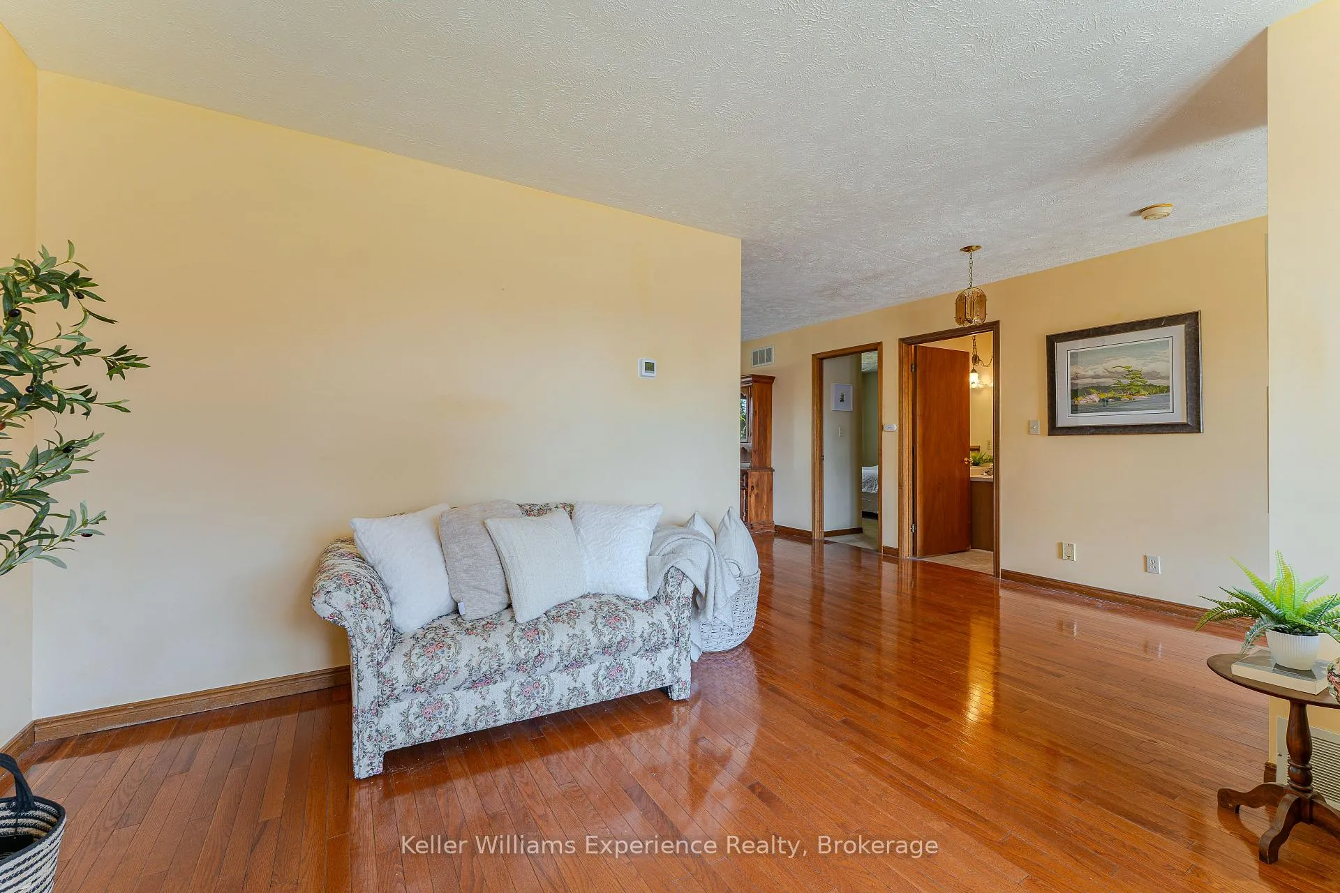 Photo 9 of 498 8th Avenue E, Owen Sound — HOMEH