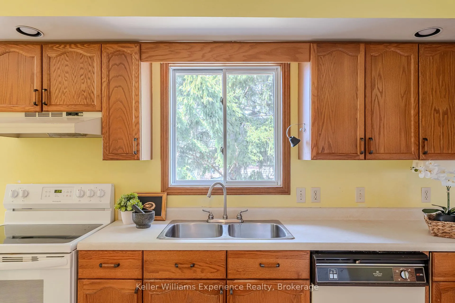 Photo 14 of 498 8th Avenue E, Owen Sound — HOMEH