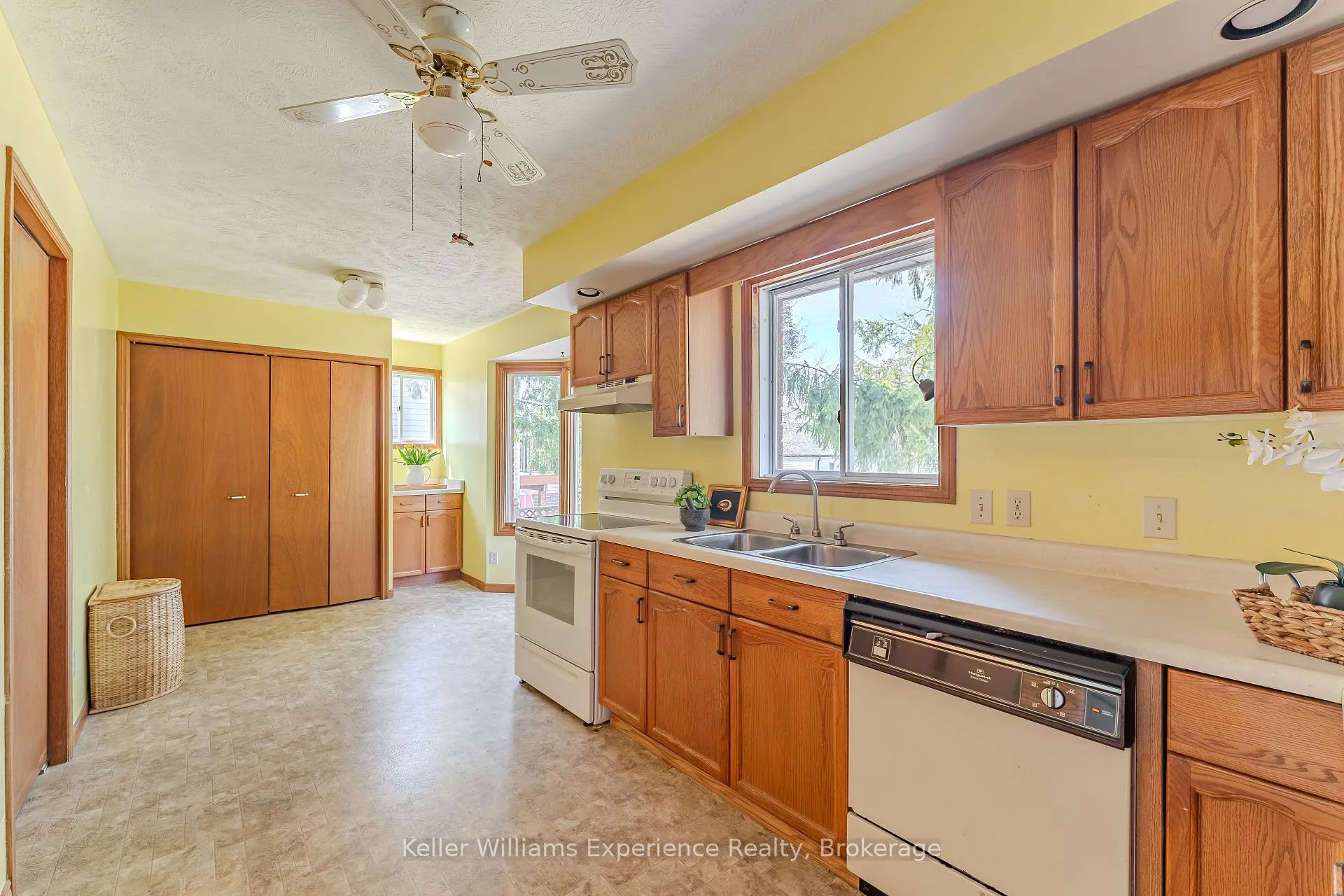 Photo 16 of 498 8th Avenue E, Owen Sound — HOMEH