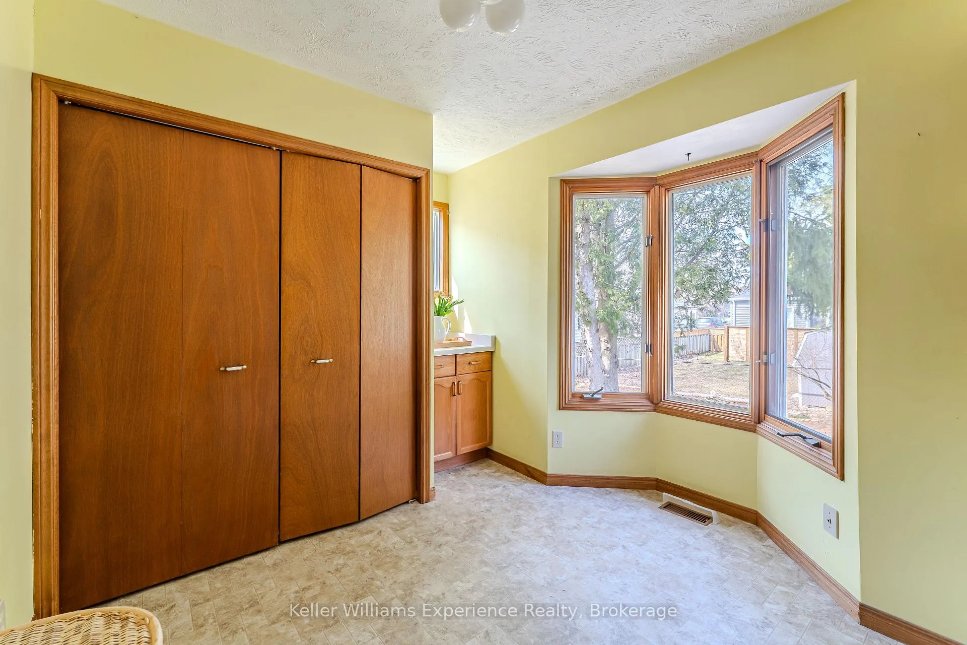 Photo 18 of 498 8th Avenue E, Owen Sound — HOMEH