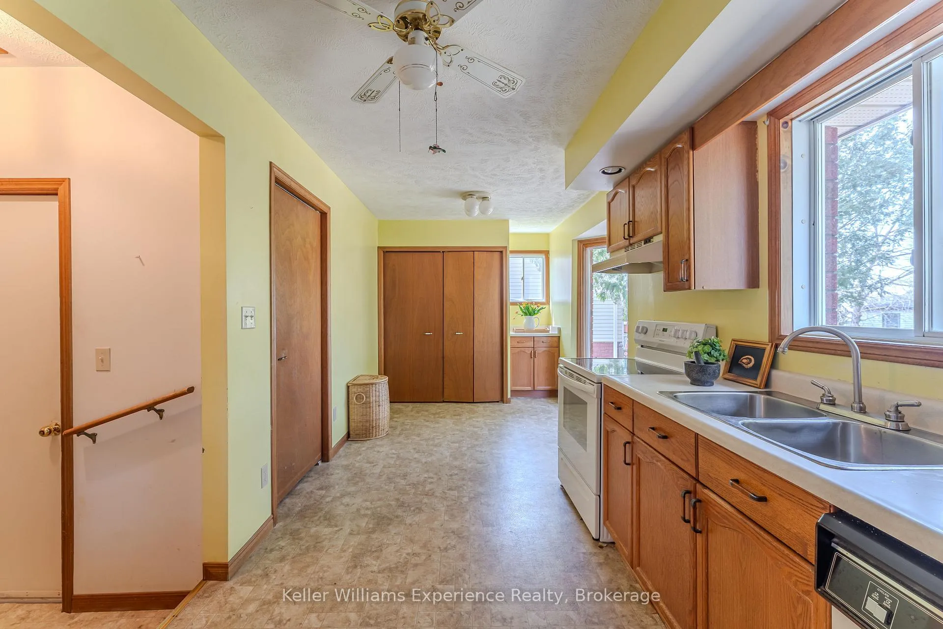 Photo 31 of 498 8th Avenue E, Owen Sound — HOMEH