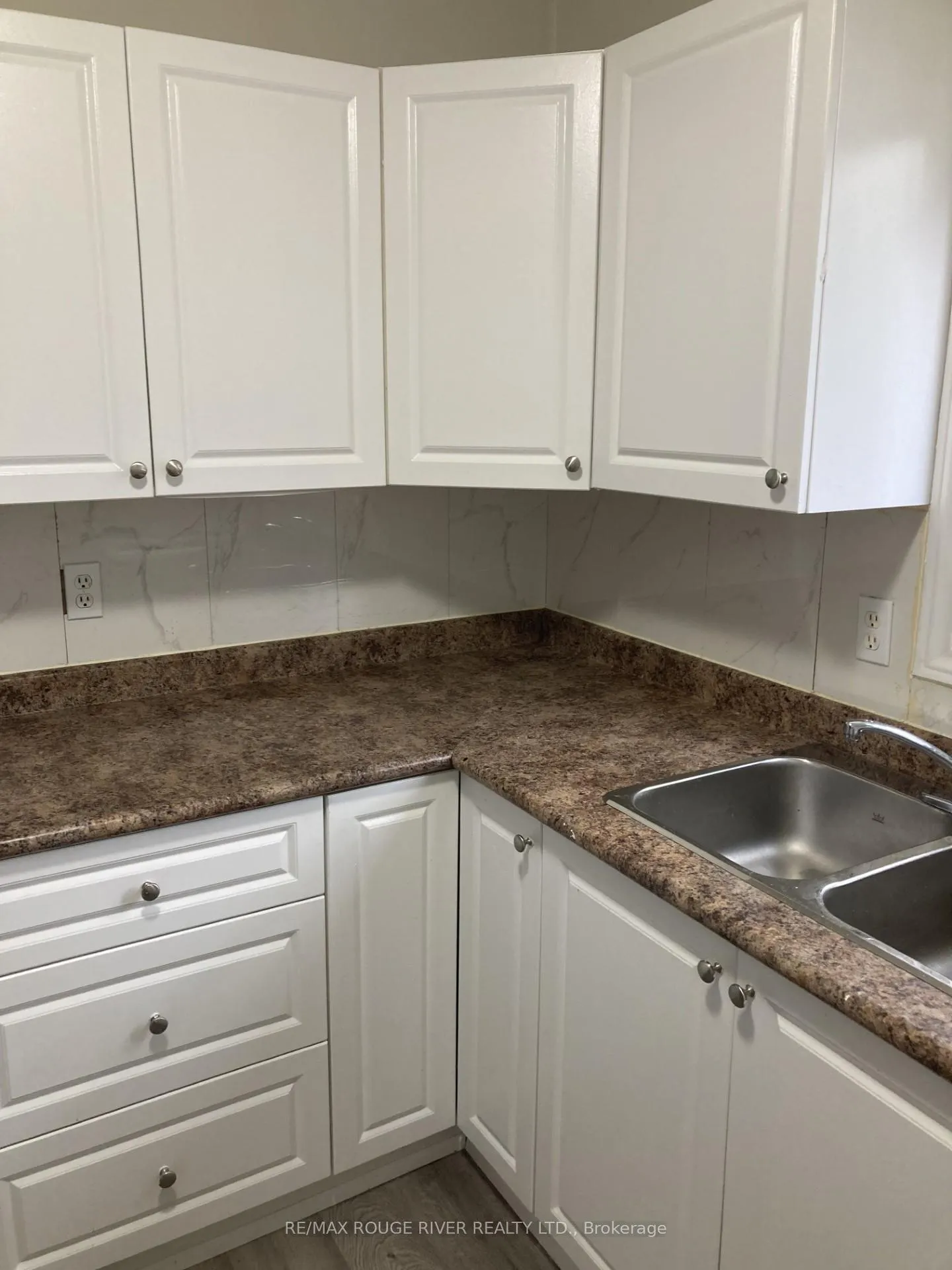 Photo 2 of Unit 21, 255 Porter Street, Oshawa, Lakeview — HOMEH