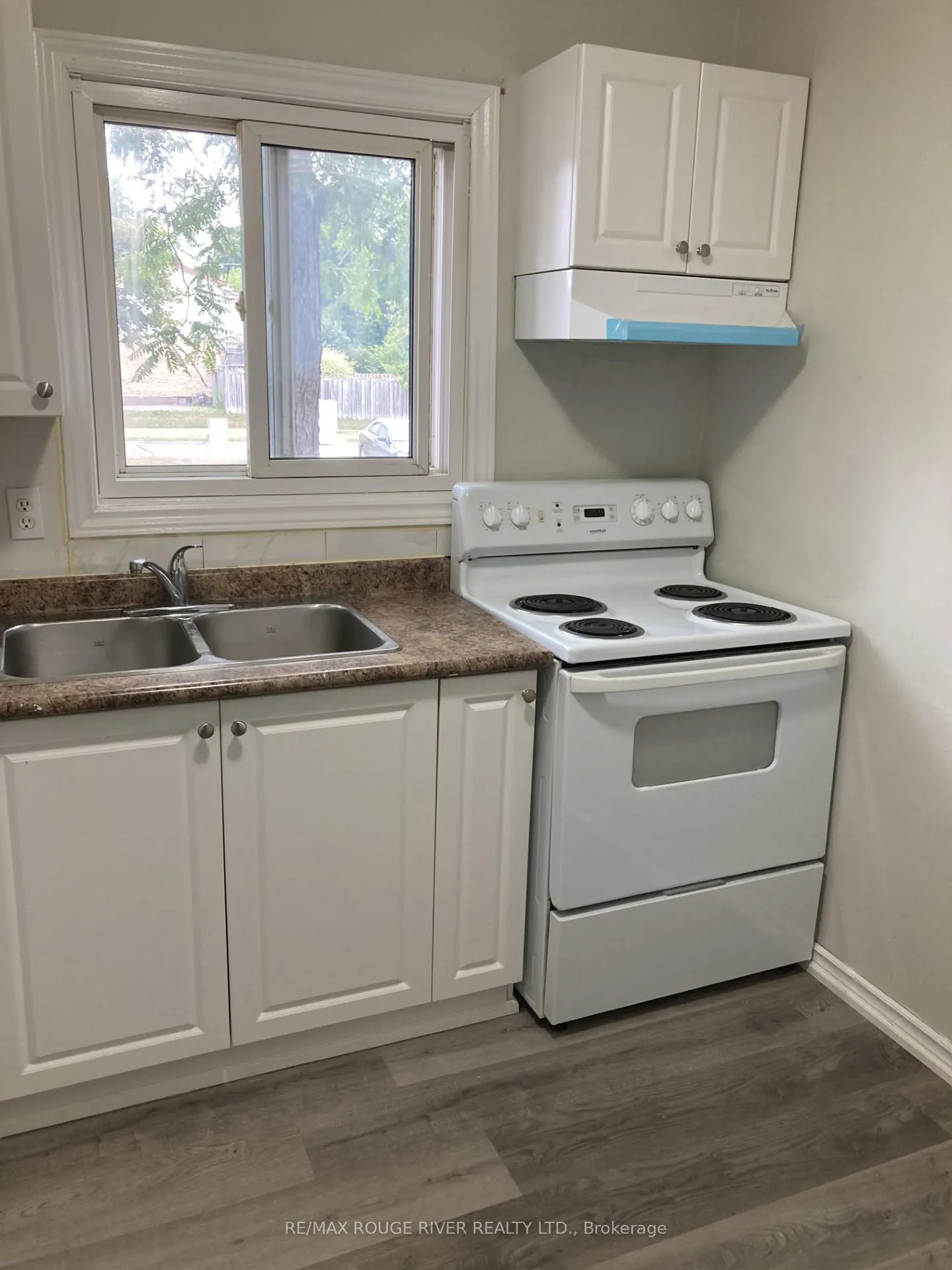 Photo 3 of Unit 21, 255 Porter Street, Oshawa, Lakeview — HOMEH