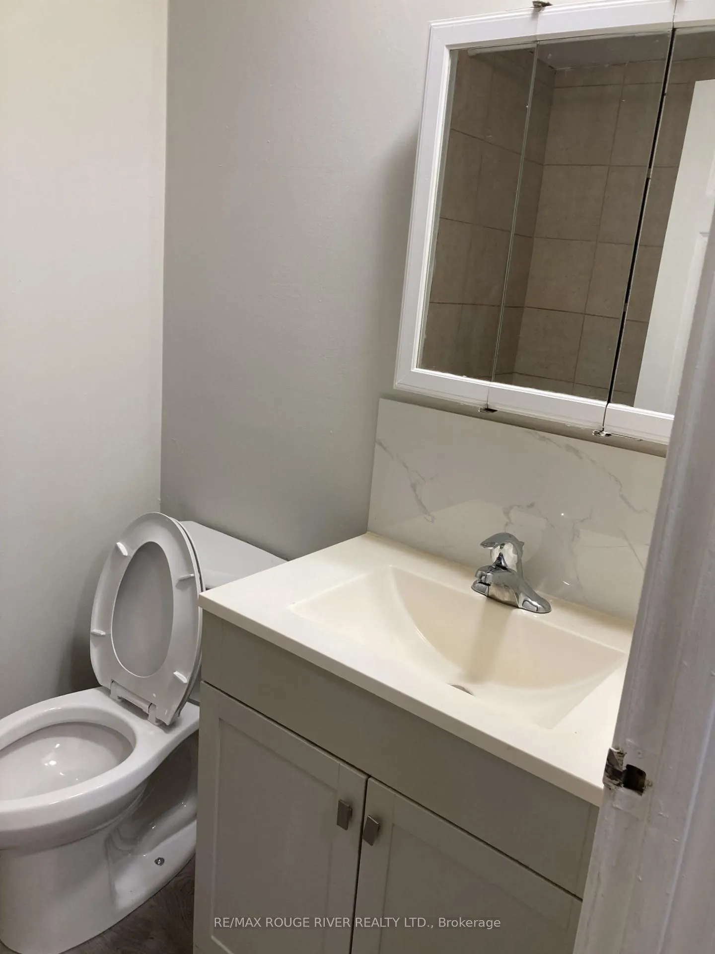 Photo 6 of Unit 21, 255 Porter Street, Oshawa, Lakeview — HOMEH