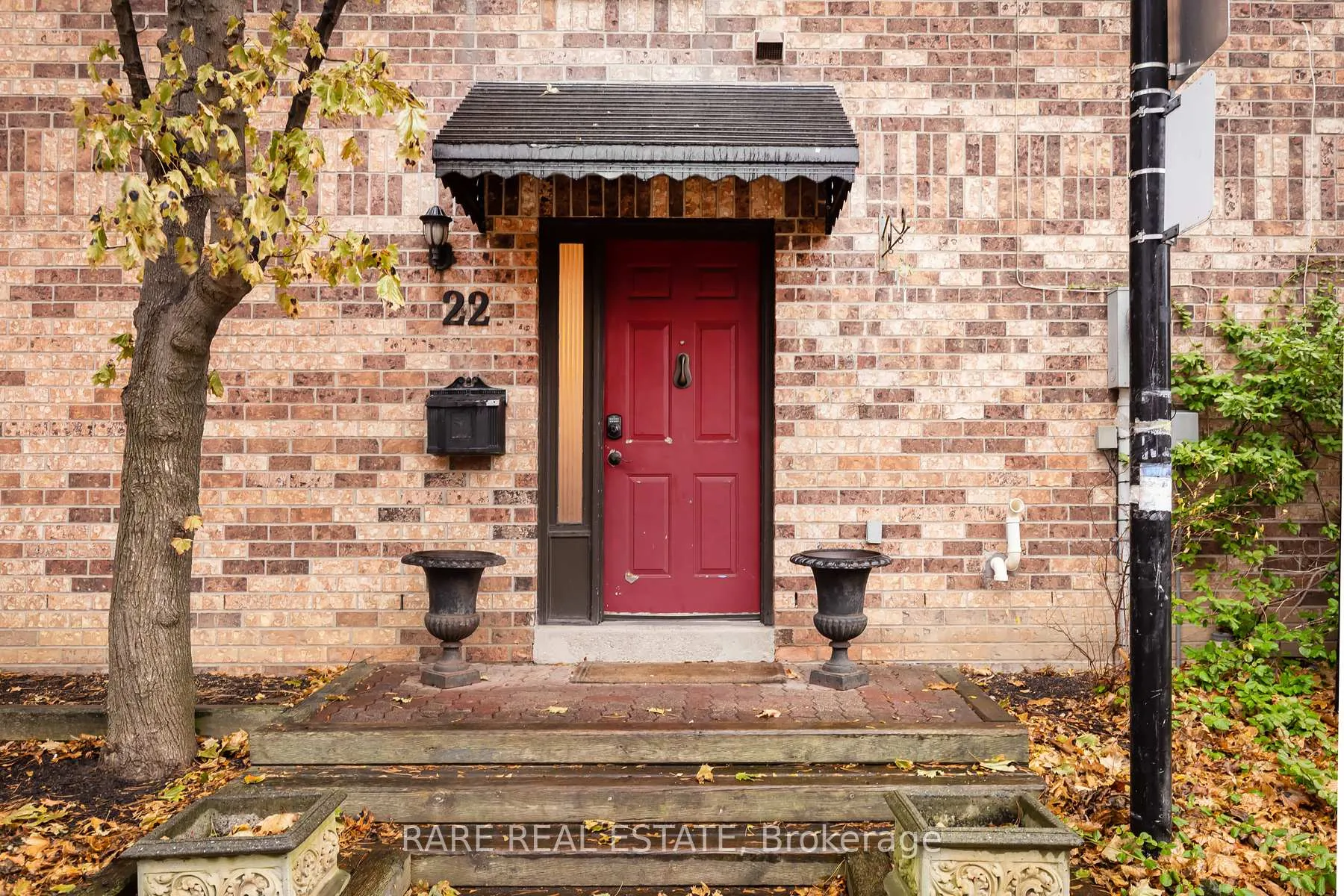 Photo 2 of 22 Torbrick Road, Toronto, Greenwood-Coxwell — HOMEH