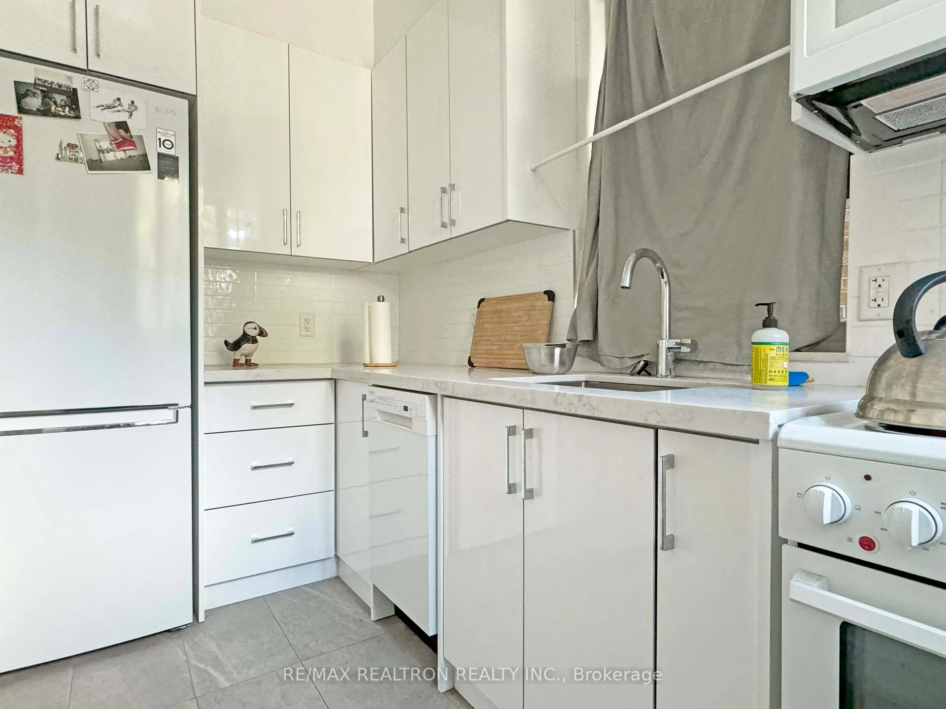 Photo 1 of Unit 101, 394 Avenue Road, Toronto, Casa Loma — HOMEH
