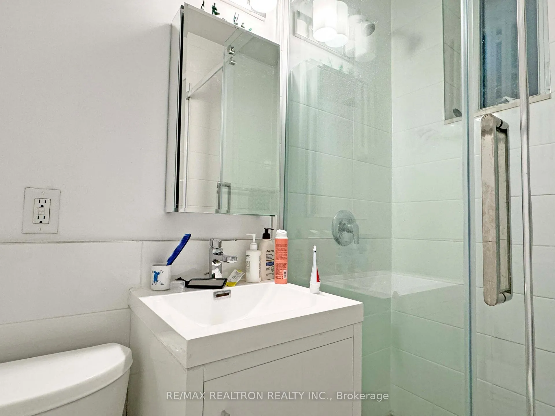 Photo 2 of Unit 101, 394 Avenue Road, Toronto, Casa Loma — HOMEH