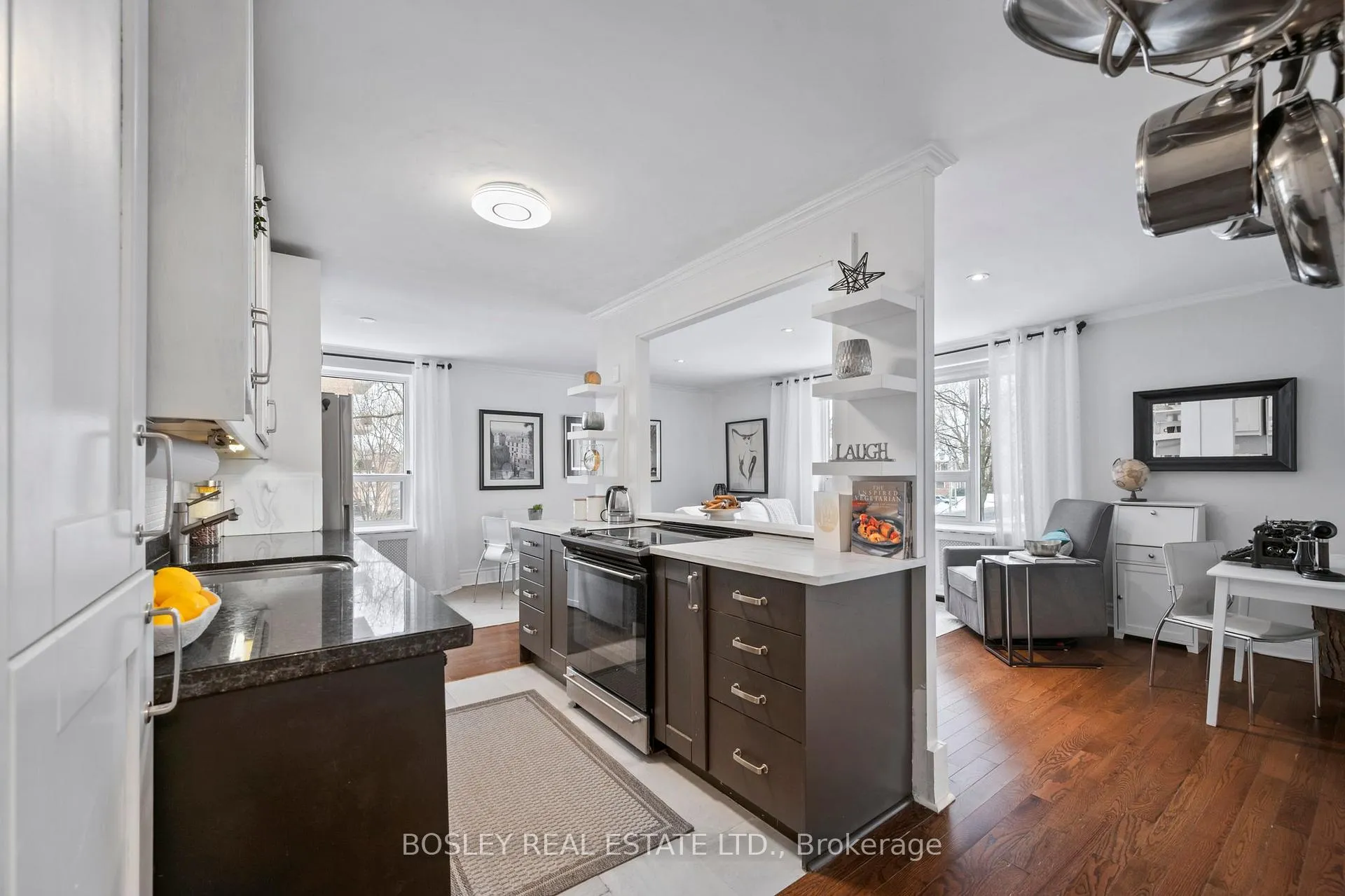 Front of Unit 206, 2550 Bathurst Street