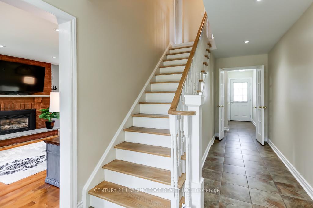 Photo 6 of 2 Colleen Crescent, Caledon, Caledon East — HOMEH