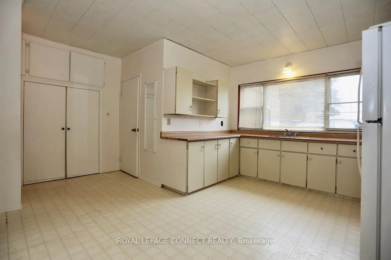 Photo 5 of Unit Apt E, 1775 Bowmanville Avenue, Clarington, Rural Clarington — HOMEH