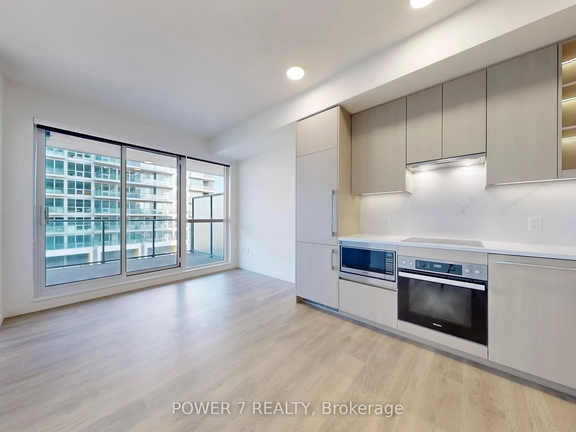 Photo 3 of Unit 715, 27 McMahon Drive, North York, Bayview Village — HOMEH