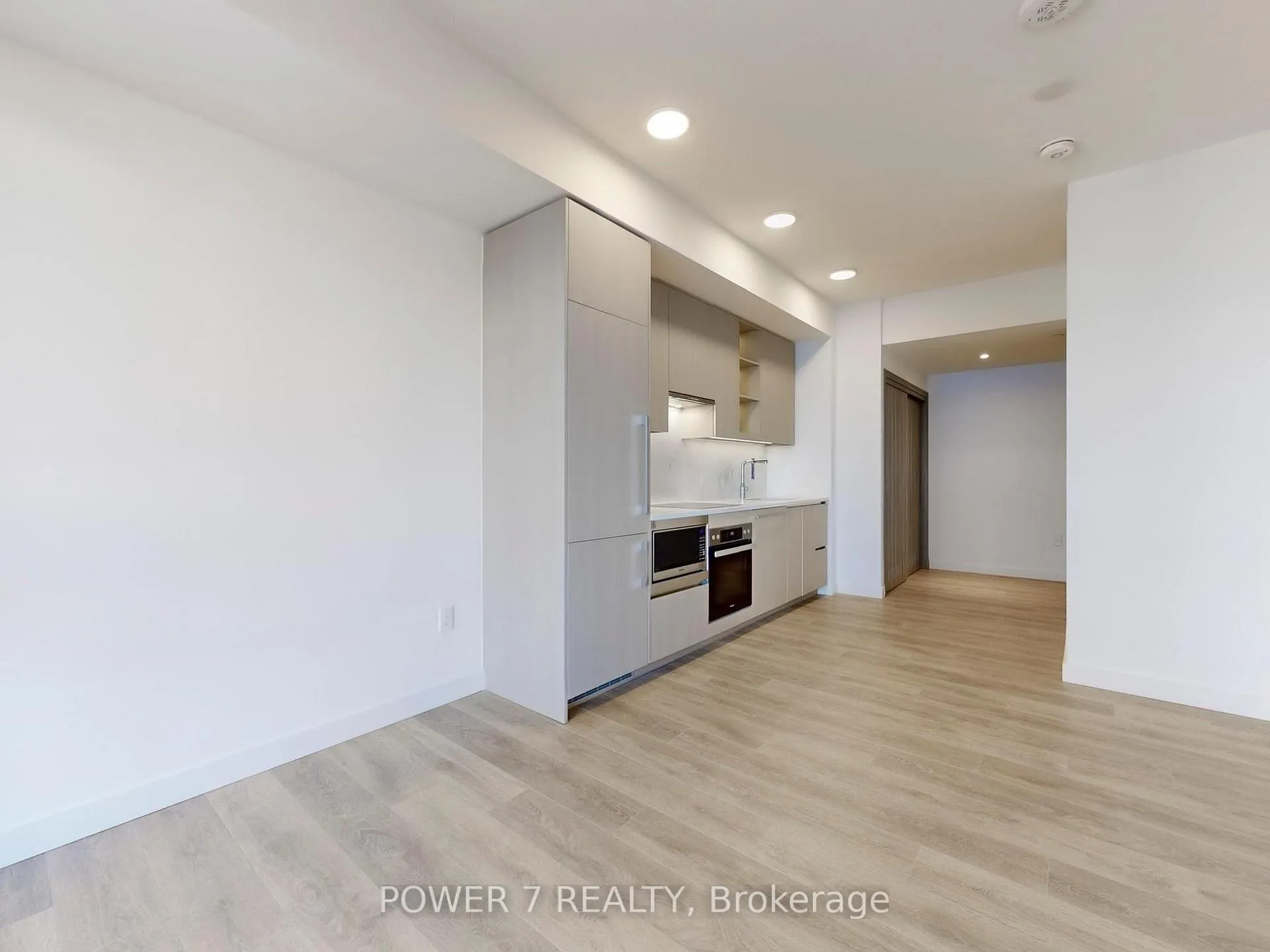Photo 4 of Unit 715, 27 McMahon Drive, North York, Bayview Village — HOMEH